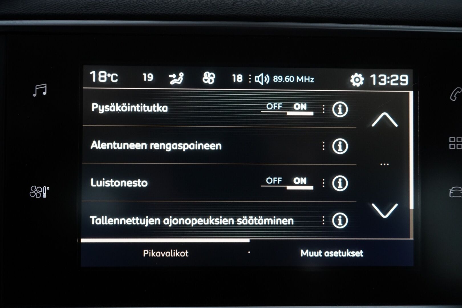 Peugeot 308 2018 SW Active PureTech 130 Automaatti *Lohko / BT / Vakkari* - Juuri huollettu / Seuraava katsastus 30.11.2026