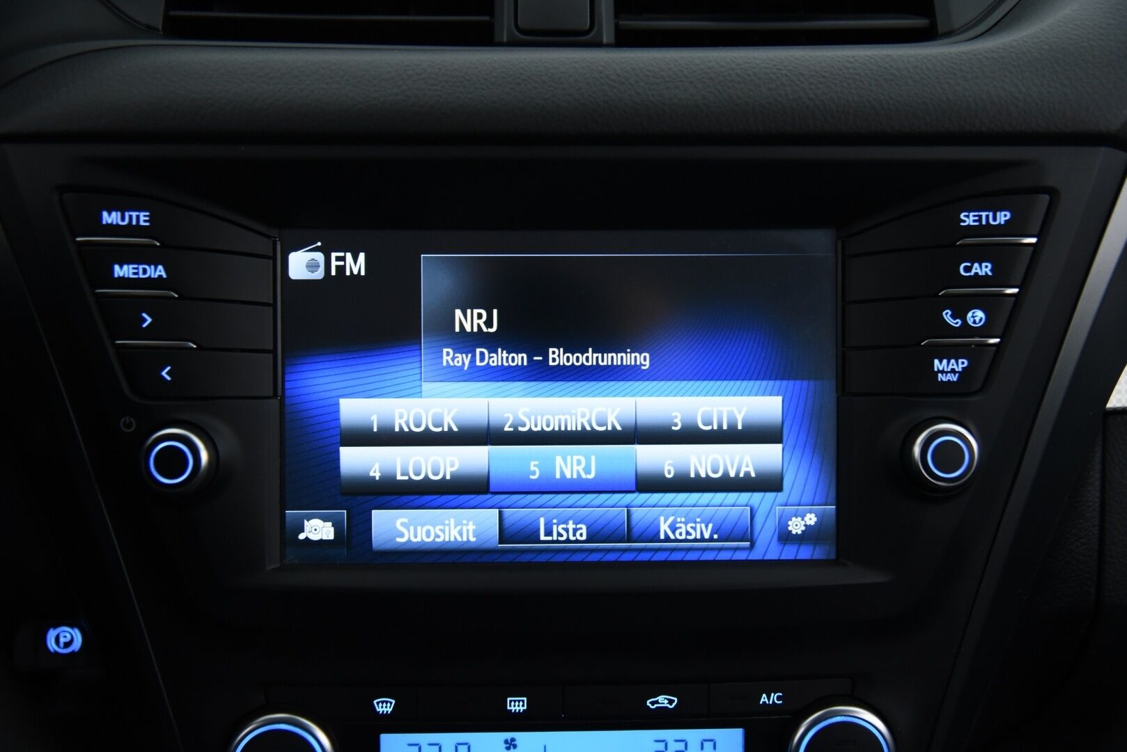 Toyota Avensis 2018 1,8 Valvematic Active Edition Touring Sports Multidrive S / Suomi-auto / Lohko+sisäp / LED / - Vetokoukku / Merkkihuollettu / Juuri huollettu / 