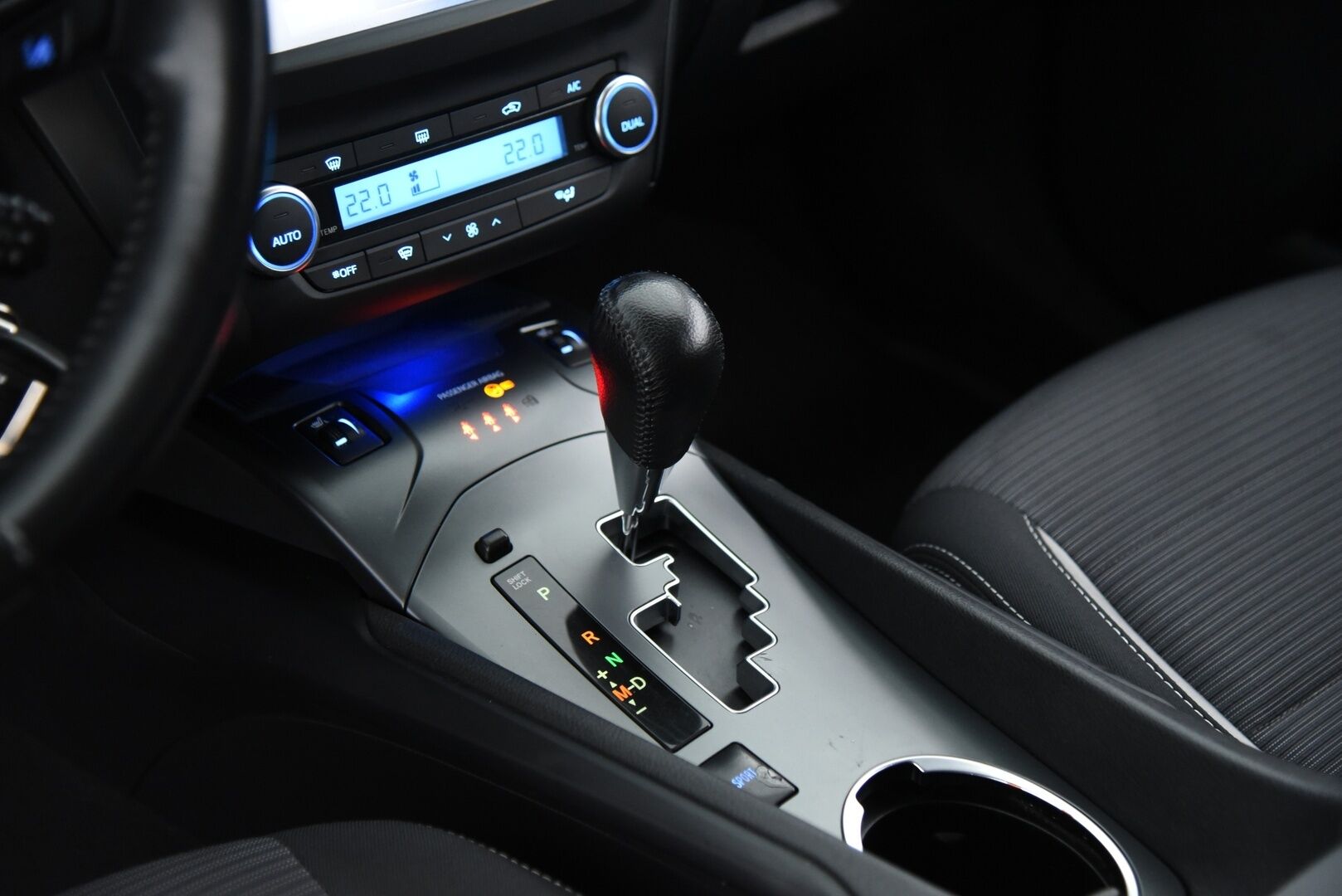 Toyota Avensis 2018 1,8 Valvematic Active Edition Touring Sports Multidrive S / Suomi-auto / Lohko+sisäp / LED / - Vetokoukku / Merkkihuollettu / Juuri huollettu / 