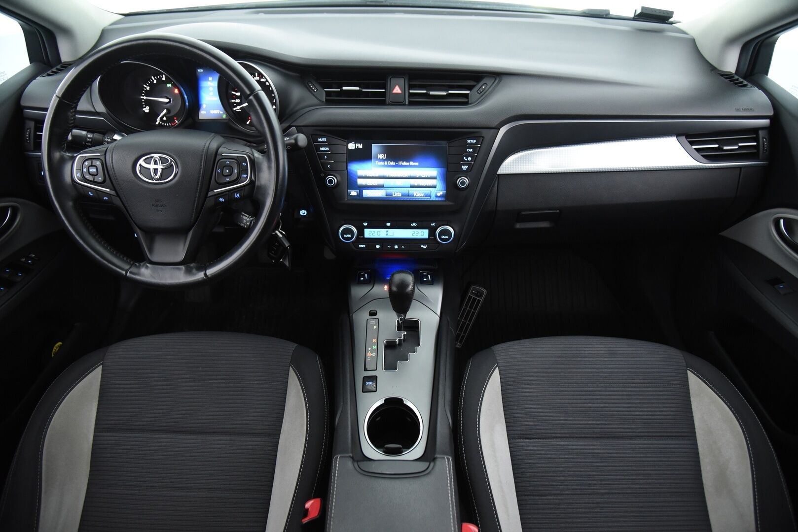 Toyota Avensis 2018 1,8 Valvematic Active Edition Touring Sports Multidrive S / Suomi-auto / Lohko+sisäp / LED / - Vetokoukku / Merkkihuollettu / Juuri huollettu / 