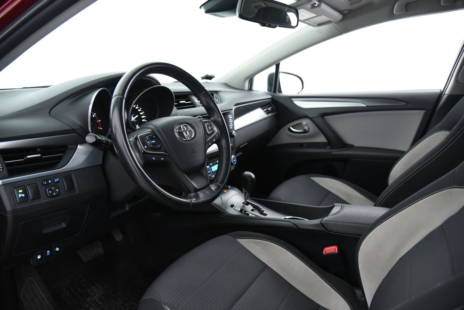 Toyota Avensis 2018 1,8 Valvematic Active Edition Touring Sports Multidrive S / Suomi-auto / Lohko+sisäp / LED / - Vetokoukku / Merkkihuollettu / Juuri huollettu / 