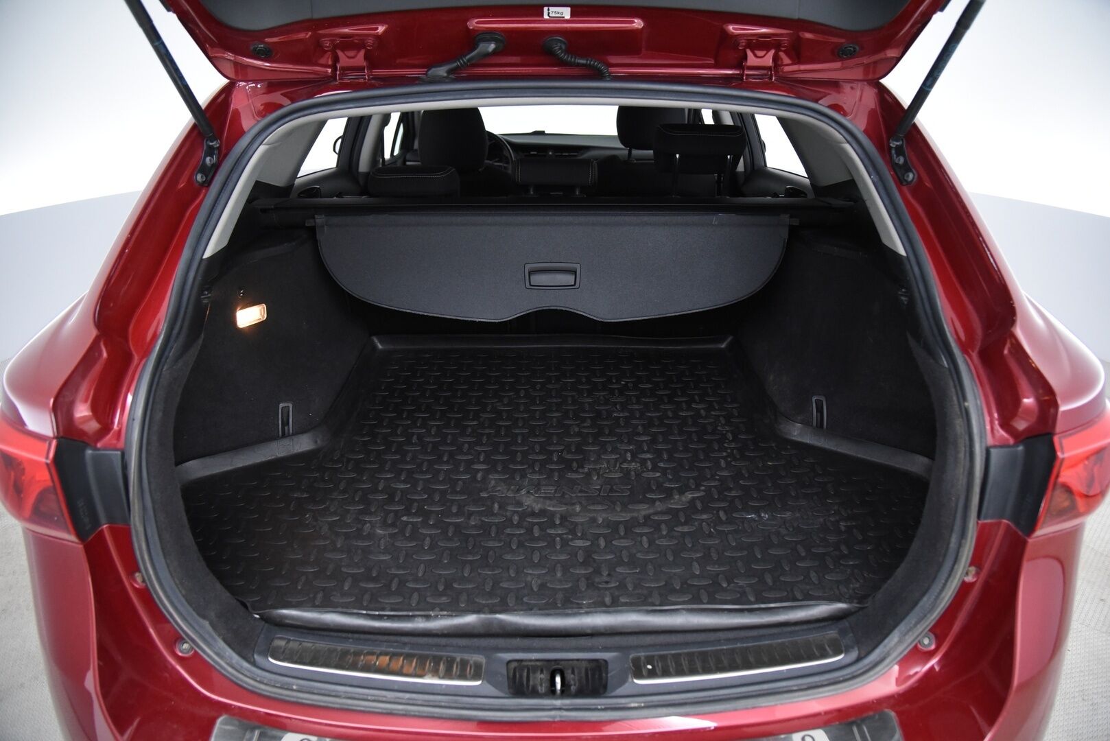 Toyota Avensis 2018 1,8 Valvematic Active Edition Touring Sports Multidrive S / Suomi-auto / Lohko+sisäp / LED / - Vetokoukku / Merkkihuollettu / Juuri huollettu / 