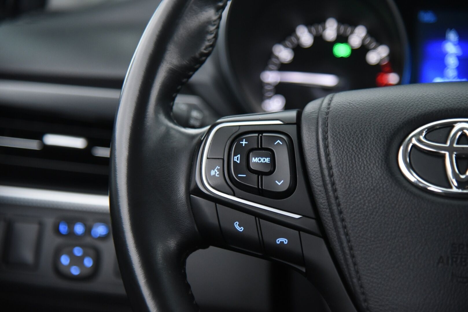 Toyota Avensis 2018 1,8 Valvematic Active Edition Touring Sports Multidrive S / Suomi-auto / Lohko+sisäp / LED / - Vetokoukku / Merkkihuollettu / Juuri huollettu / 