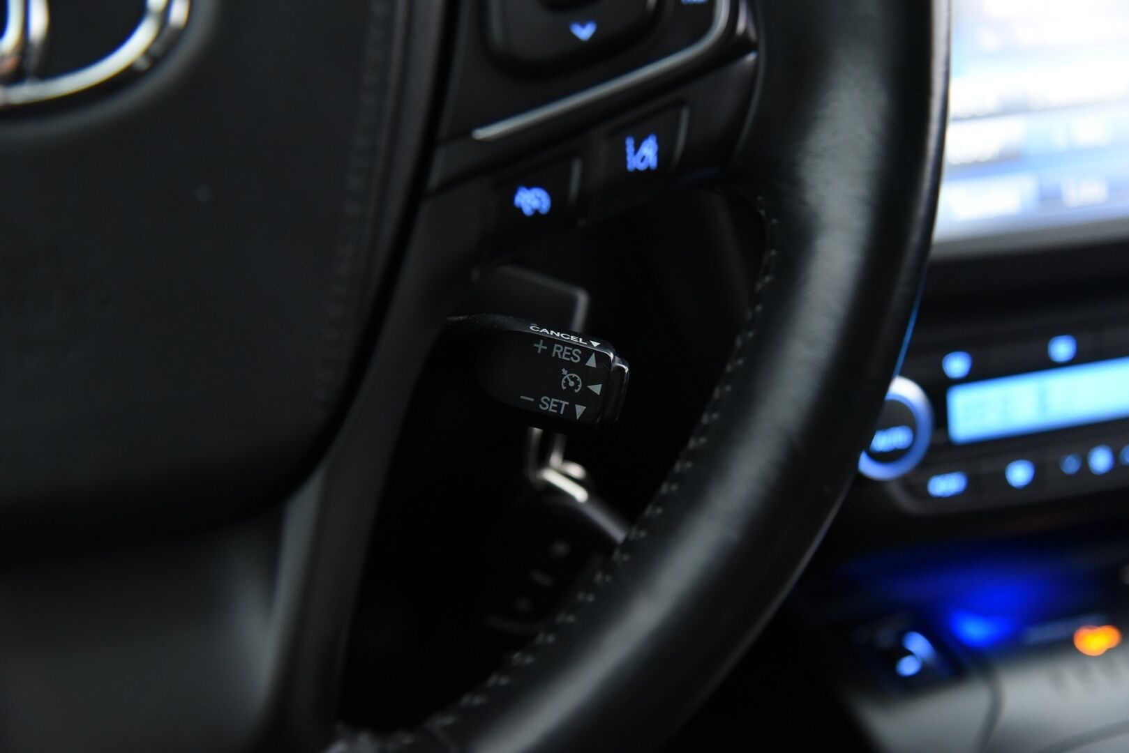 Toyota Avensis 2018 1,8 Valvematic Active Edition Touring Sports Multidrive S / Suomi-auto / Lohko+sisäp / LED / - Vetokoukku / Merkkihuollettu / Juuri huollettu / 