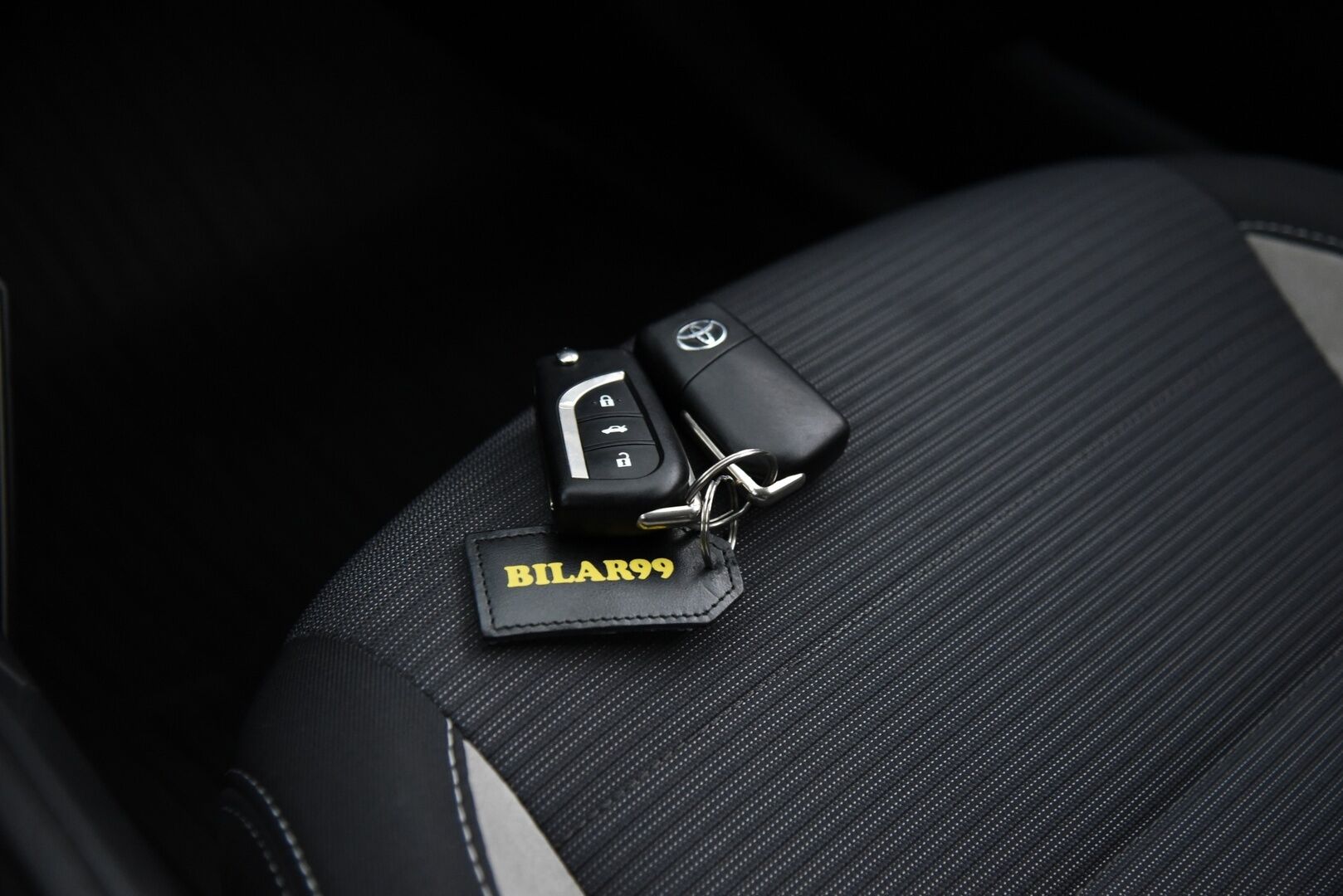 Toyota Avensis 2018 1,8 Valvematic Active Edition Touring Sports Multidrive S / Suomi-auto / Lohko+sisäp / LED / - Vetokoukku / Merkkihuollettu / Juuri huollettu / 