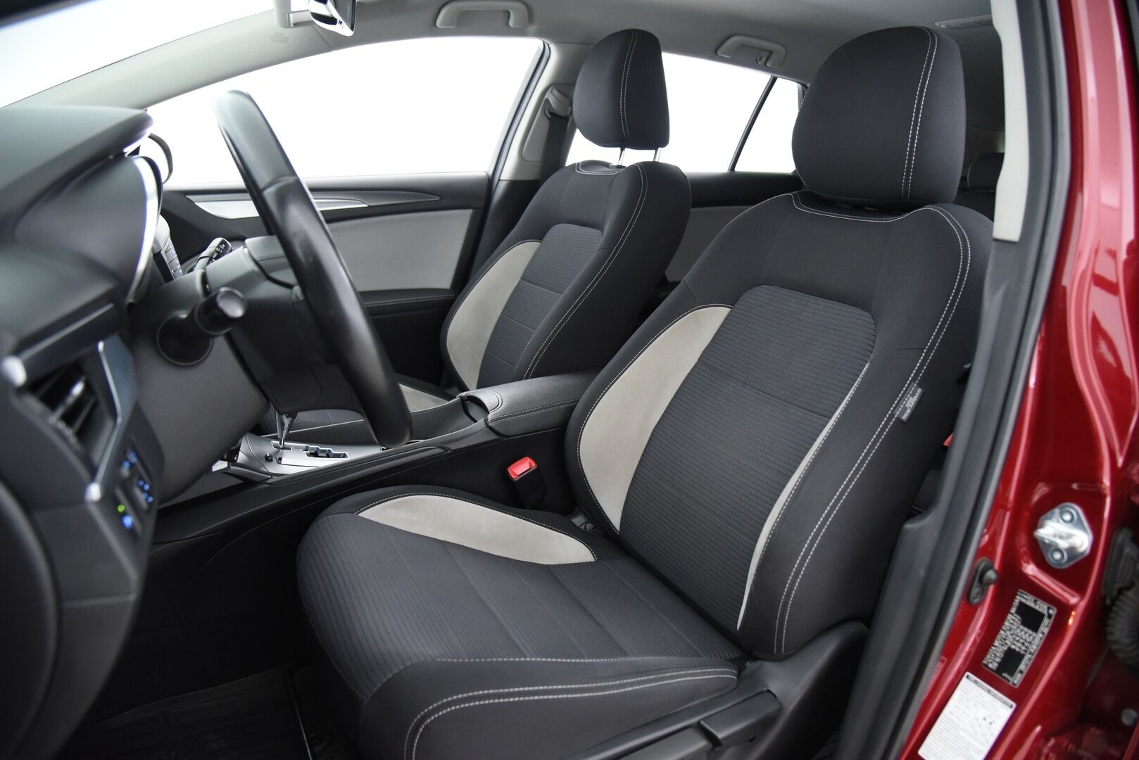 Toyota Avensis 2018 1,8 Valvematic Active Edition Touring Sports Multidrive S / Suomi-auto / Lohko+sisäp / LED / - Vetokoukku / Merkkihuollettu / Juuri huollettu / 