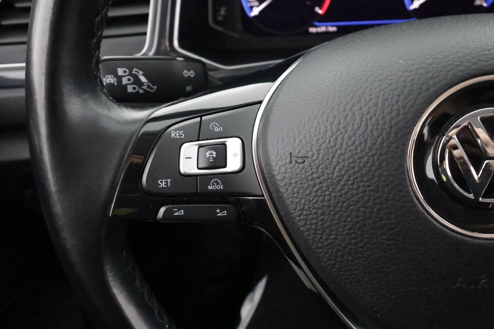 Volkswagen T-Roc 2018 Sport 2,0 TDI SCR 110 kW (150 hv) 4MOTION DSG-automaatti - | ACC | Webasto | Koukku | Digimittaristo | Keyless | Lane Assist | LED | Apple & Android | Lämm. ratti | Puolinahat | Sähk. takaluukku | 2x renkaat aluin | - KORKO VAIN 3,99 %