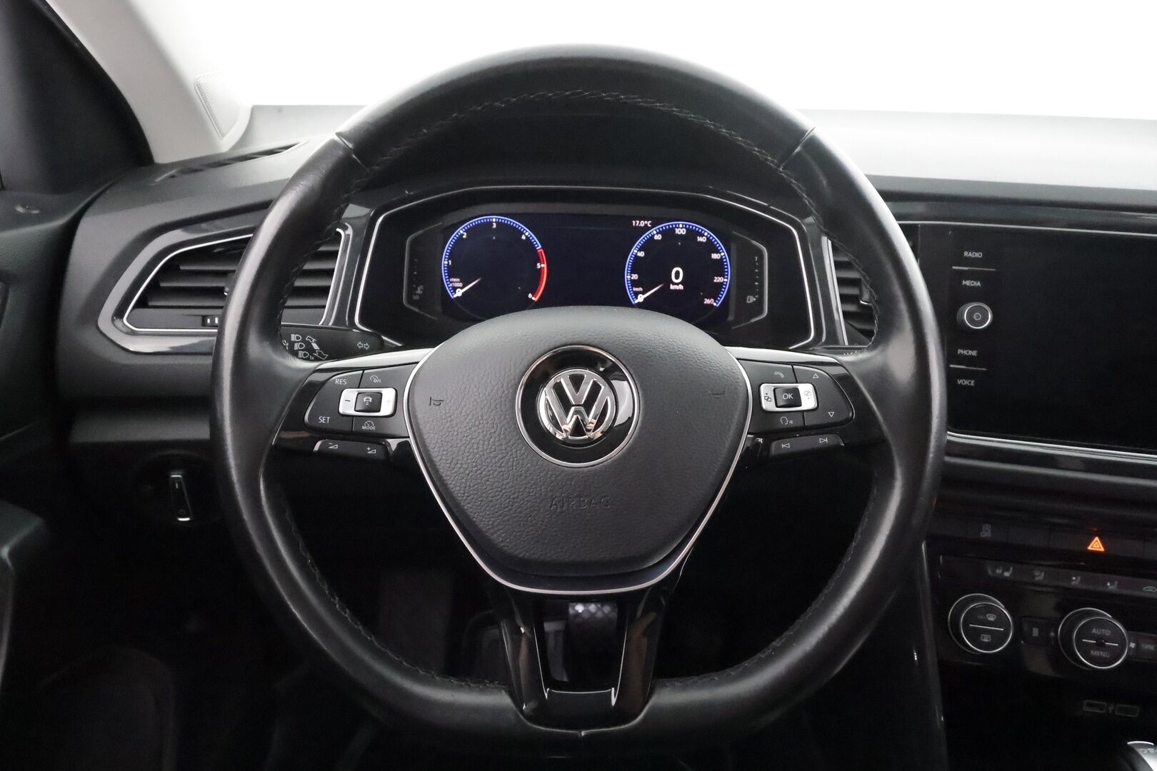 Volkswagen T-Roc 2018 Sport 2,0 TDI SCR 110 kW (150 hv) 4MOTION DSG-automaatti - | ACC | Webasto | Koukku | Digimittaristo | Keyless | Lane Assist | LED | Apple & Android | Lämm. ratti | Puolinahat | Sähk. takaluukku | 2x renkaat aluin | - KORKO VAIN 3,99 %
