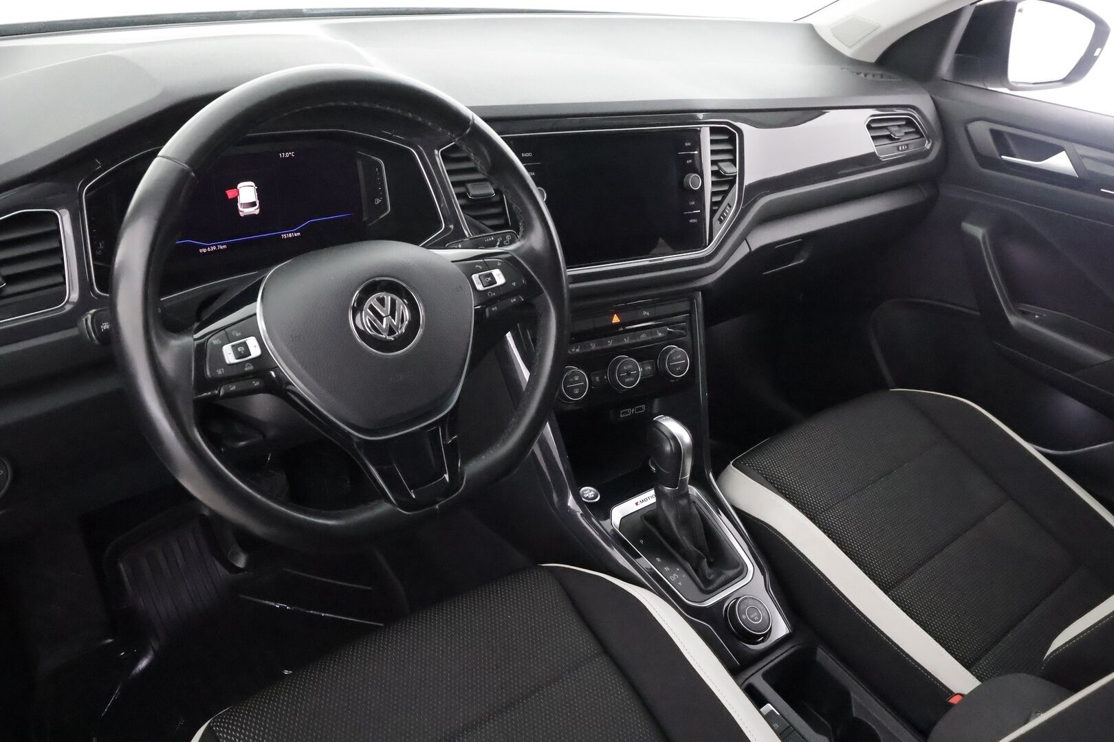 Volkswagen T-Roc 2018 Sport 2,0 TDI SCR 110 kW (150 hv) 4MOTION DSG-automaatti - | ACC | Webasto | Koukku | Digimittaristo | Keyless | Lane Assist | LED | Apple & Android | Lämm. ratti | Puolinahat | Sähk. takaluukku | 2x renkaat aluin | - KORKO VAIN 3,99 %