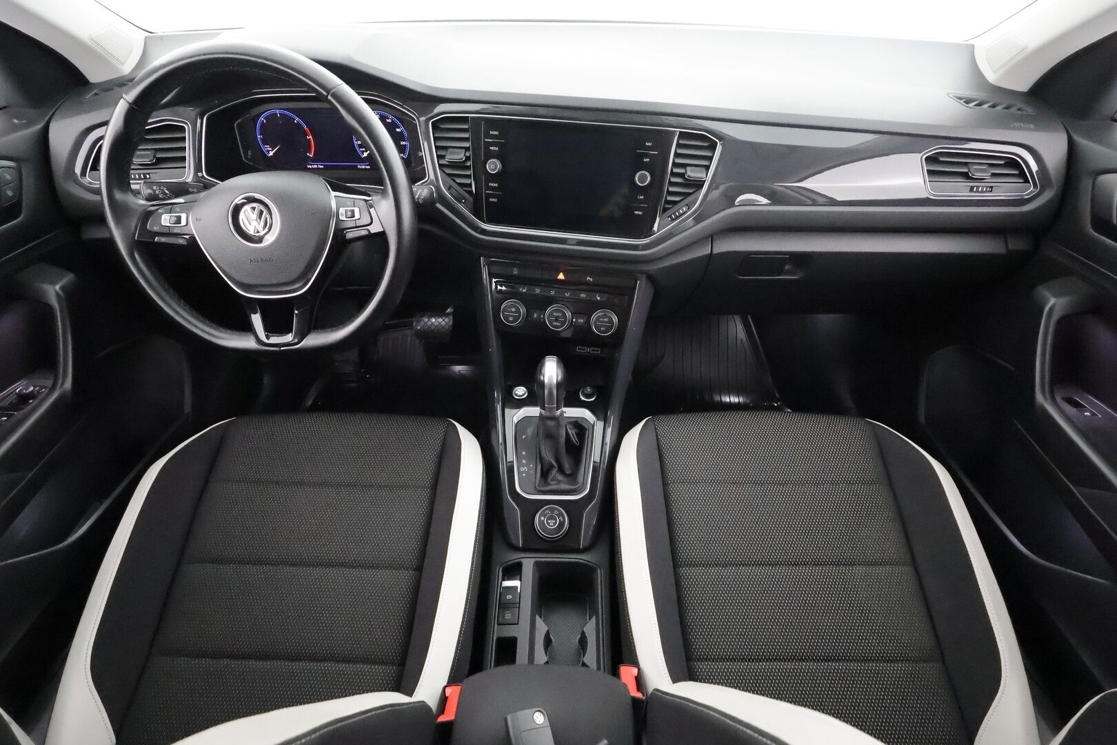 Volkswagen T-Roc 2018 Sport 2,0 TDI SCR 110 kW (150 hv) 4MOTION DSG-automaatti - | ACC | Webasto | Koukku | Digimittaristo | Keyless | Lane Assist | LED | Apple & Android | Lämm. ratti | Puolinahat | Sähk. takaluukku | 2x renkaat aluin | - KORKO VAIN 3,99 %