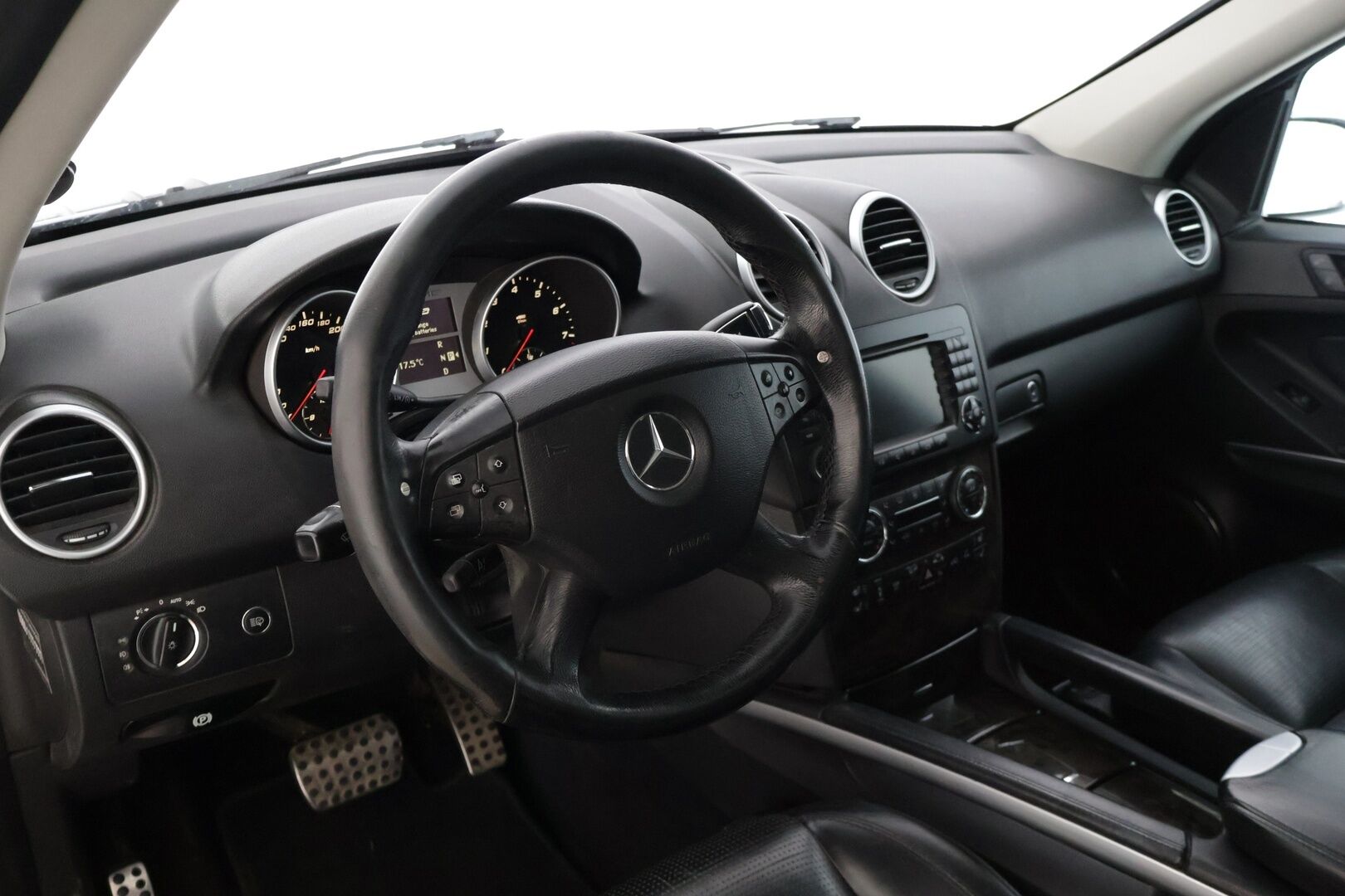 Mercedes-Benz ML 63 AMG 2007 - YritysOutlet - Myydään vain yrityksille * Harman/Kardon / Koukku / Adapt. vakkari / Keyless Go /  Kattoluukku  * - – Tämä auto myydään YritysOutlet -valikoimasta vain yritykselle / Puhdas leima 10/2026 saakka! / Kattavasti huollettu / 2x renkaat!*