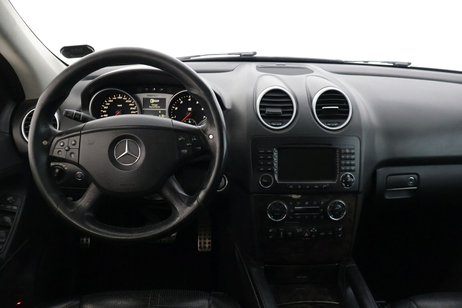 Mercedes-Benz ML 63 AMG 2007 - YritysOutlet - Myydään vain yrityksille * Harman/Kardon / Koukku / Adapt. vakkari / Keyless Go /  Kattoluukku  * - – Tämä auto myydään YritysOutlet -valikoimasta vain yritykselle / Puhdas leima 10/2026 saakka! / Kattavasti huollettu / 2x renkaat!*