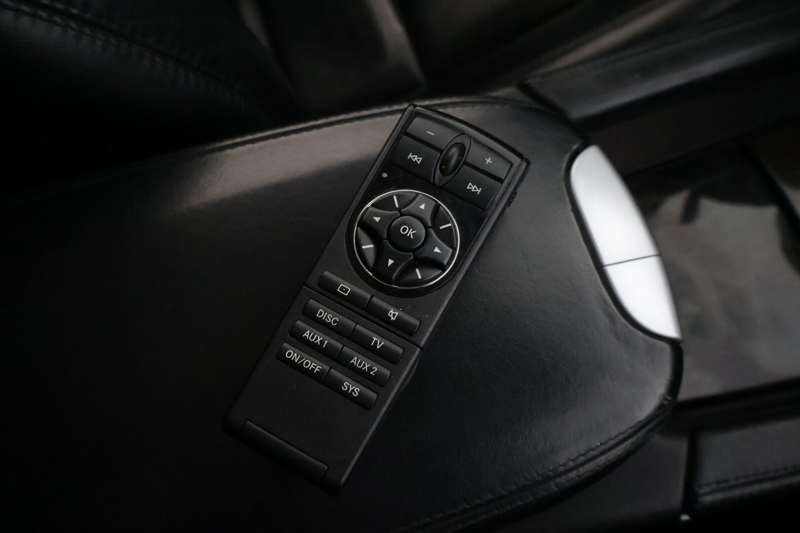 Mercedes-Benz ML 63 AMG 2007 - YritysOutlet - Myydään vain yrityksille * Harman/Kardon / Koukku / Adapt. vakkari / Keyless Go /  Kattoluukku  * - – Tämä auto myydään YritysOutlet -valikoimasta vain yritykselle / Puhdas leima 10/2026 saakka! / Kattavasti huollettu / 2x renkaat!*