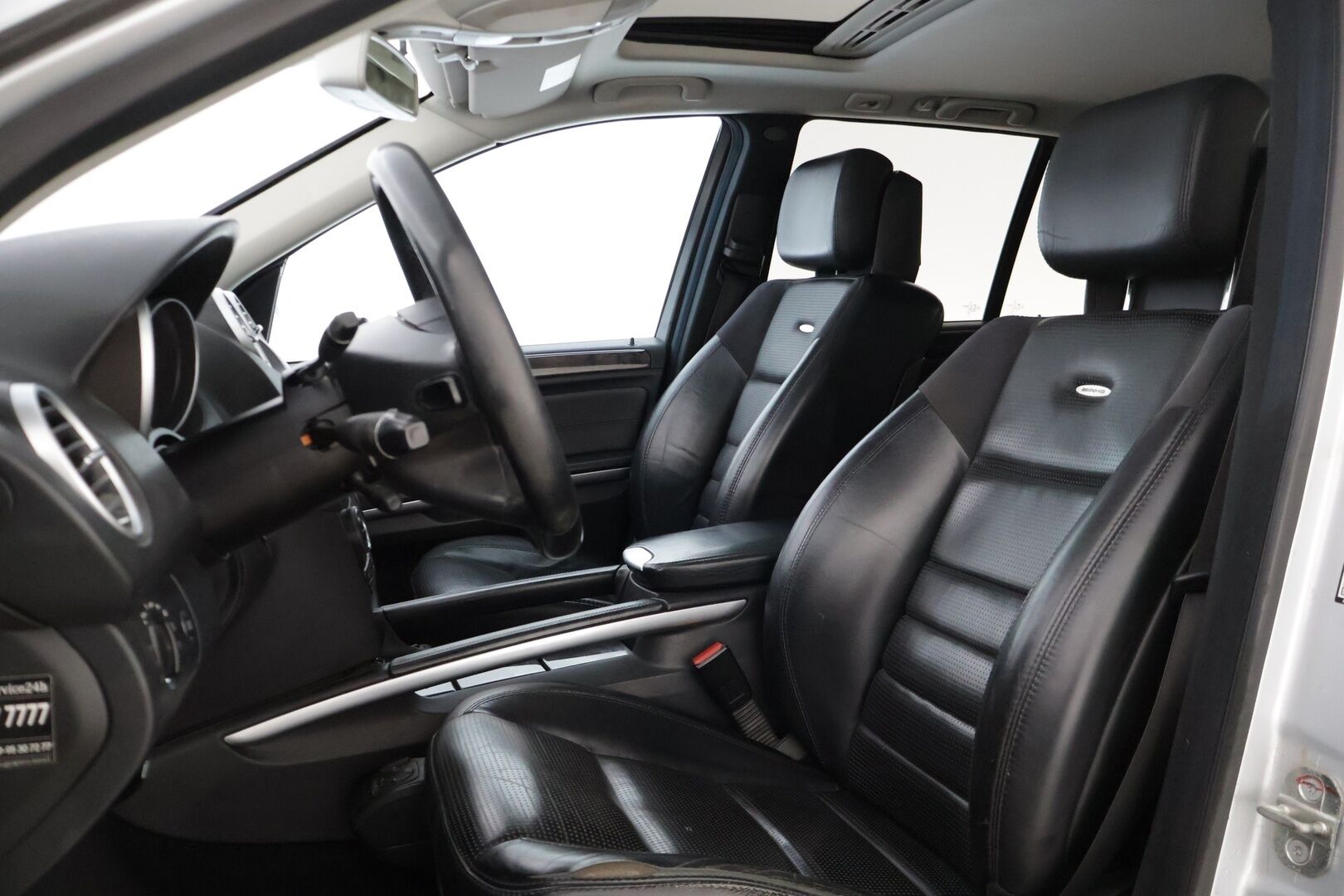 Mercedes-Benz ML 63 AMG 2007 - YritysOutlet - Myydään vain yrityksille * Harman/Kardon / Koukku / Adapt. vakkari / Keyless Go /  Kattoluukku  * - – Tämä auto myydään YritysOutlet -valikoimasta vain yritykselle / Puhdas leima 10/2026 saakka! / Kattavasti huollettu / 2x renkaat!*