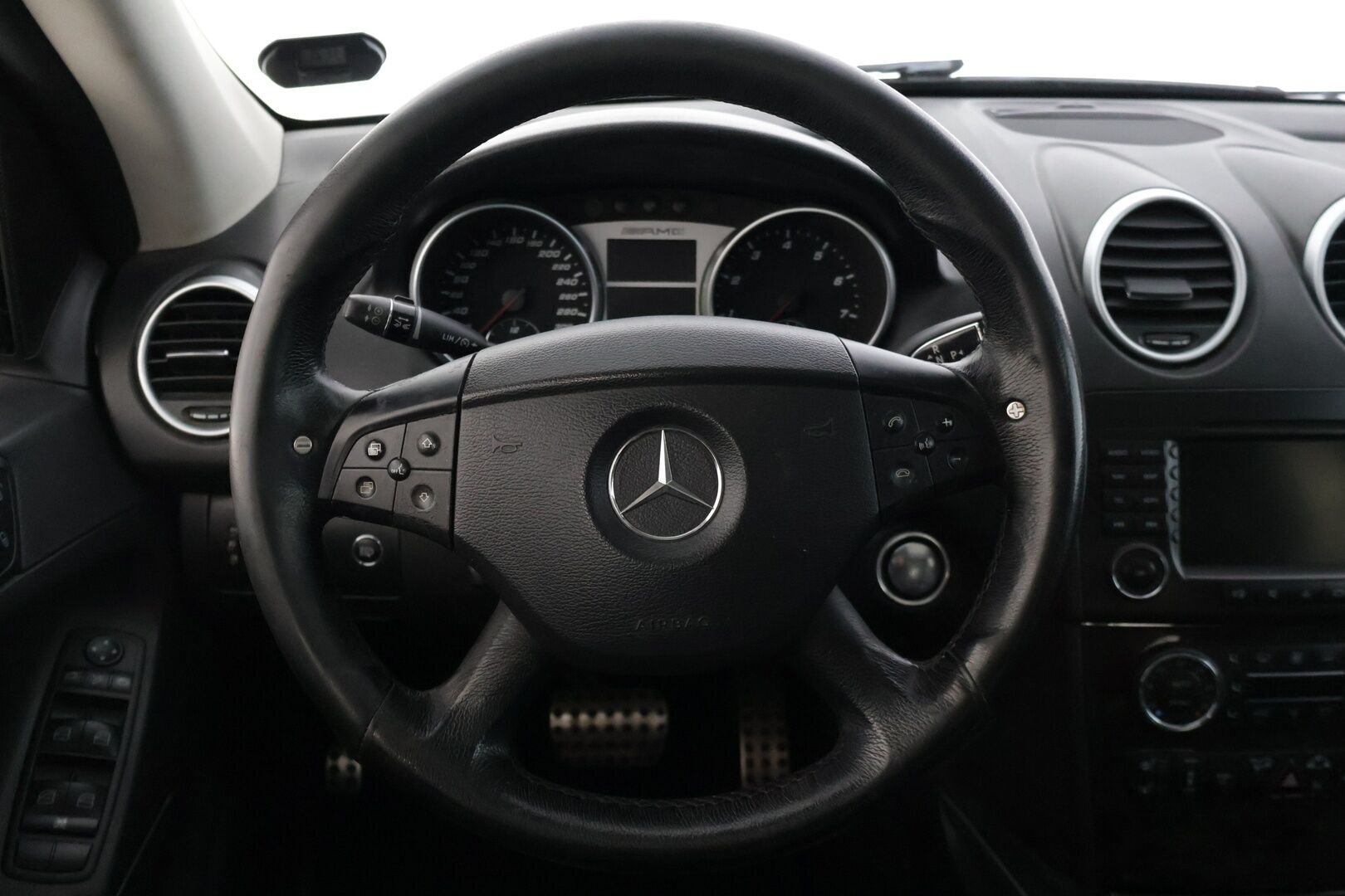 Mercedes-Benz ML 63 AMG 2007 - YritysOutlet - Myydään vain yrityksille * Harman/Kardon / Koukku / Adapt. vakkari / Keyless Go /  Kattoluukku  * - – Tämä auto myydään YritysOutlet -valikoimasta vain yritykselle / Puhdas leima 10/2026 saakka! / Kattavasti huollettu / 2x renkaat!*