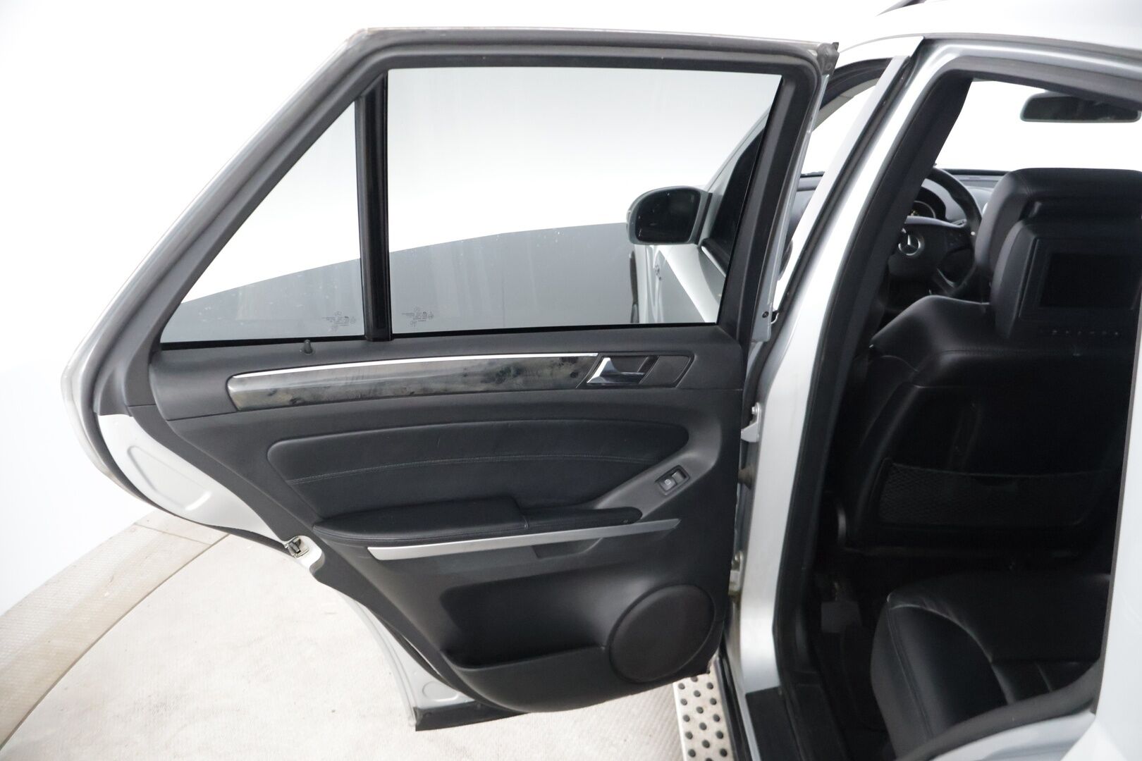 Mercedes-Benz ML 63 AMG 2007 - YritysOutlet - Myydään vain yrityksille * Harman/Kardon / Koukku / Adapt. vakkari / Keyless Go /  Kattoluukku  * - – Tämä auto myydään YritysOutlet -valikoimasta vain yritykselle / Puhdas leima 10/2026 saakka! / Kattavasti huollettu / 2x renkaat!*