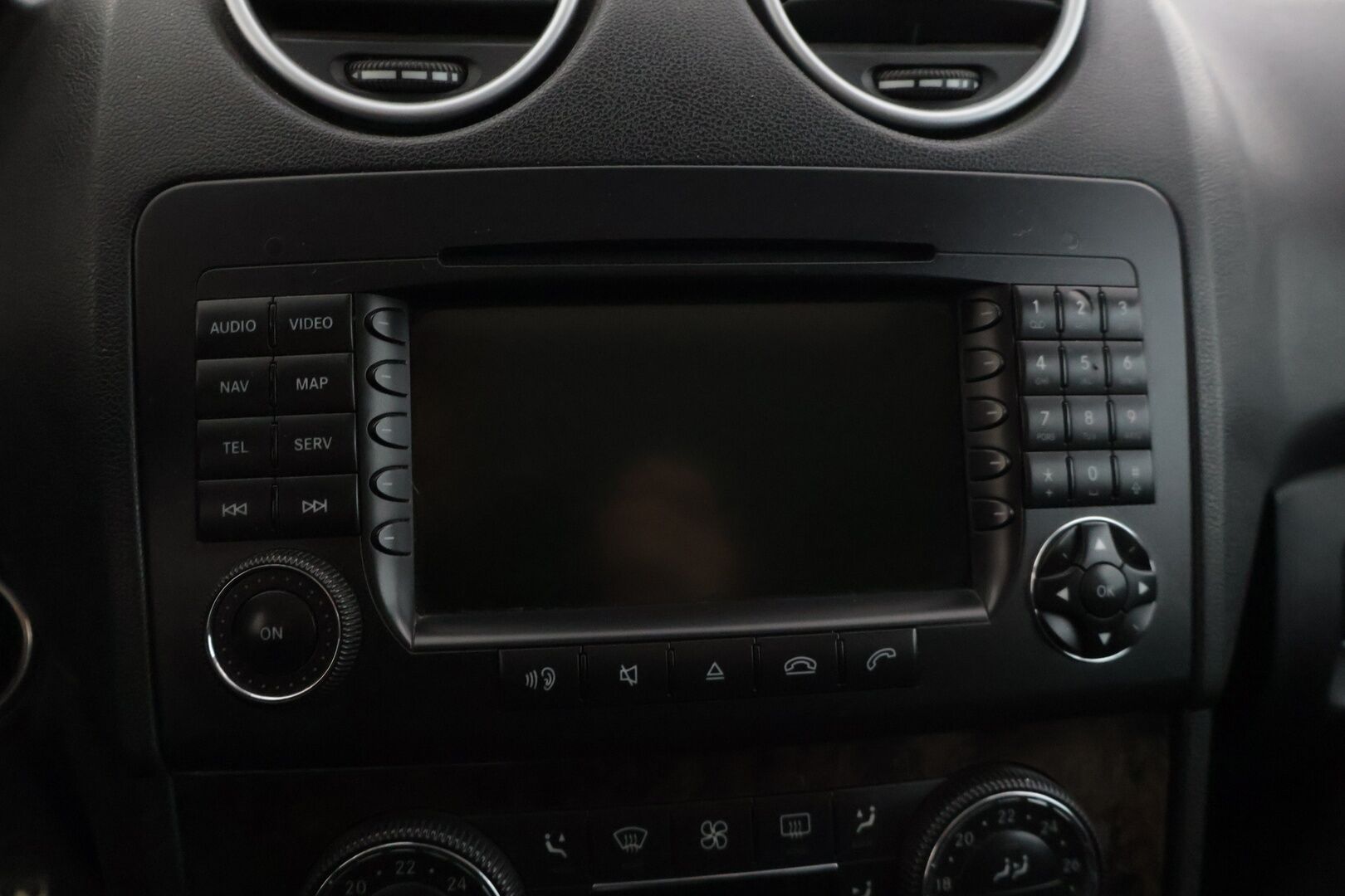 Mercedes-Benz ML 63 AMG 2007 - YritysOutlet - Myydään vain yrityksille * Harman/Kardon / Koukku / Adapt. vakkari / Keyless Go /  Kattoluukku  * - – Tämä auto myydään YritysOutlet -valikoimasta vain yritykselle / Puhdas leima 10/2026 saakka! / Kattavasti huollettu / 2x renkaat!*