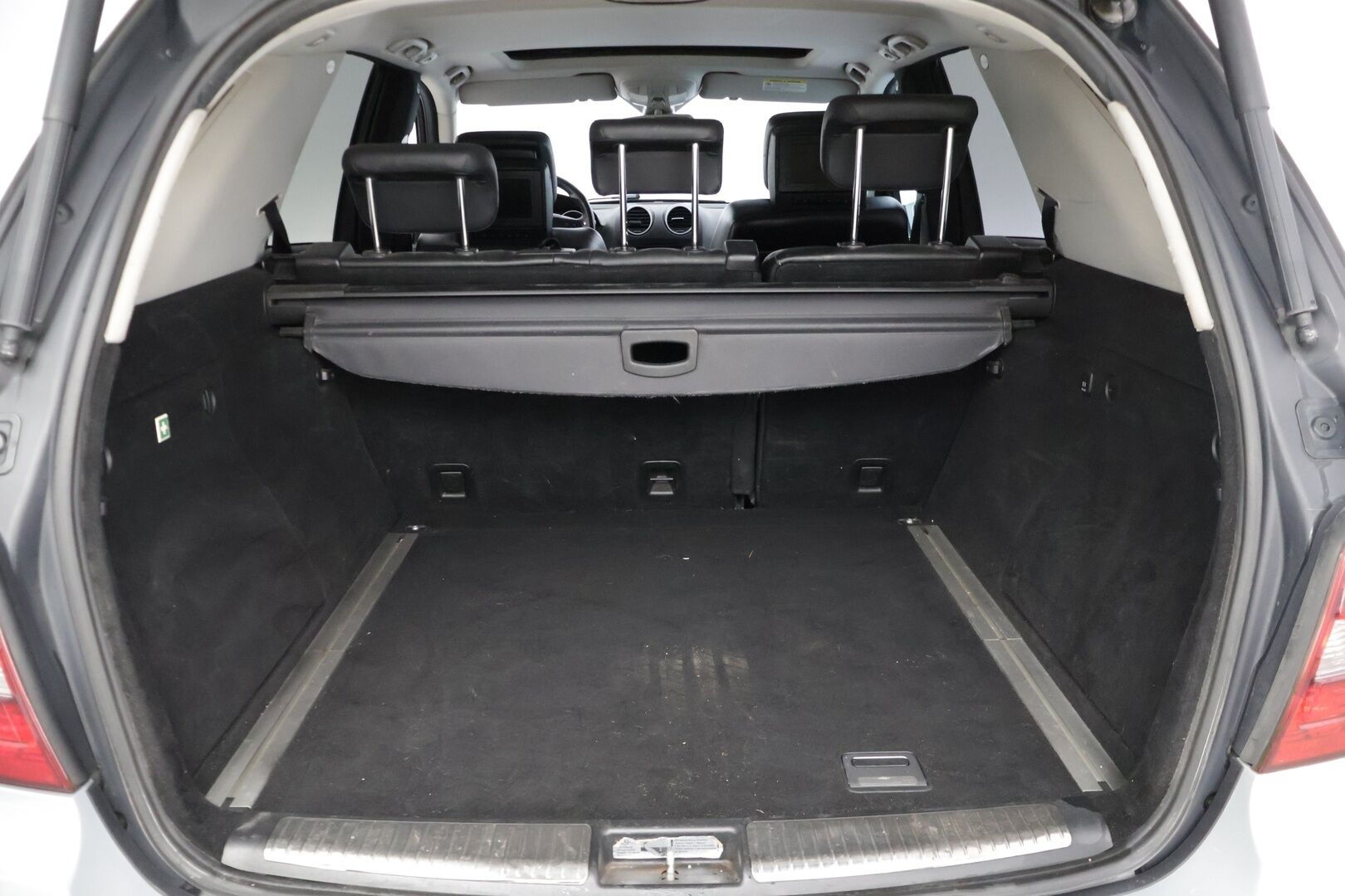 Mercedes-Benz ML 63 AMG 2007 - YritysOutlet - Myydään vain yrityksille * Harman/Kardon / Koukku / Adapt. vakkari / Keyless Go /  Kattoluukku  * - – Tämä auto myydään YritysOutlet -valikoimasta vain yritykselle / Puhdas leima 10/2026 saakka! / Kattavasti huollettu / 2x renkaat!*