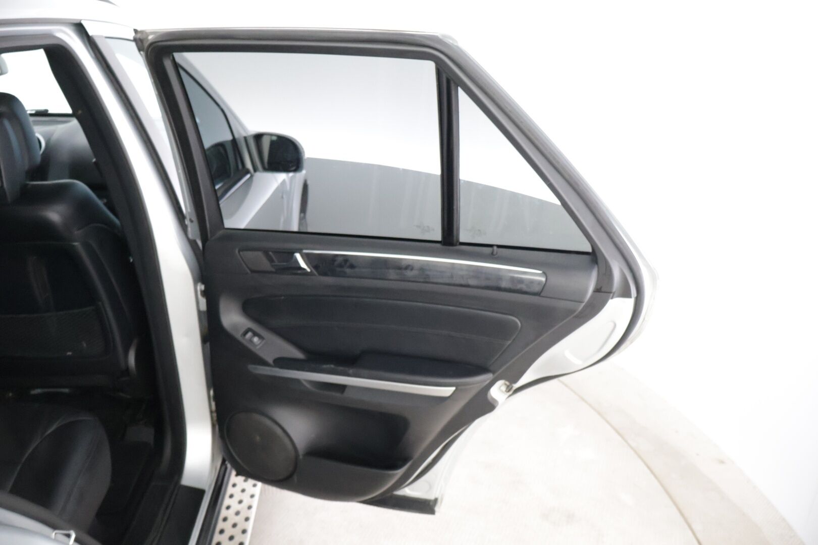 Mercedes-Benz ML 63 AMG 2007 - YritysOutlet - Myydään vain yrityksille * Harman/Kardon / Koukku / Adapt. vakkari / Keyless Go /  Kattoluukku  * - – Tämä auto myydään YritysOutlet -valikoimasta vain yritykselle / Puhdas leima 10/2026 saakka! / Kattavasti huollettu / 2x renkaat!*