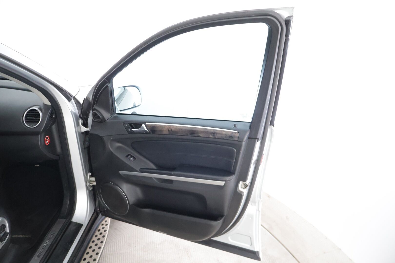 Mercedes-Benz ML 63 AMG 2007 - YritysOutlet - Myydään vain yrityksille * Harman/Kardon / Koukku / Adapt. vakkari / Keyless Go /  Kattoluukku  * - – Tämä auto myydään YritysOutlet -valikoimasta vain yritykselle / Puhdas leima 10/2026 saakka! / Kattavasti huollettu / 2x renkaat!*
