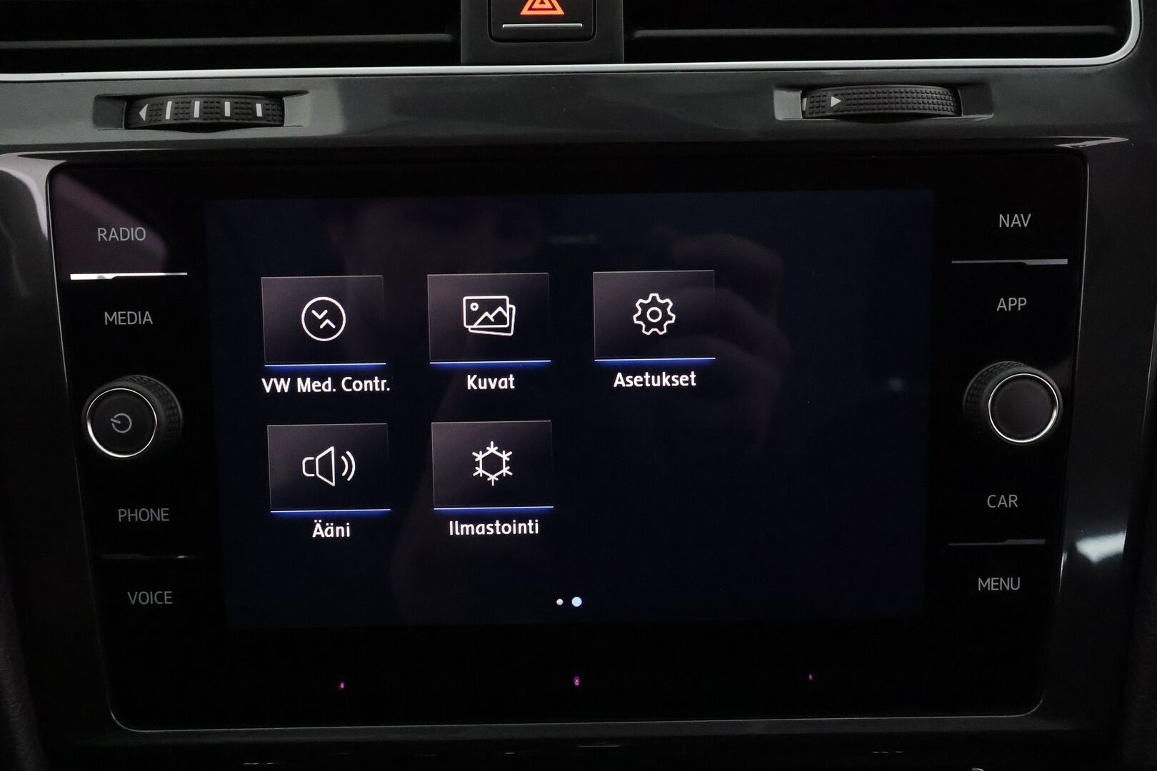 Volkswagen Golf 2018 2.0 TDI Variant Alltrack 110 kW 4MOTION DSG-automaatti Winter Edition * ACC / Webasto / Koukku / Digimittaristo * - Suomi-auto / Juuri katsastettu / Kahdet renkaat OEM aluvantein / Mekatroniikka uusittu Viimeisin huolto 159tkm / Säntilliset huollot - HULLUT AVAJAISHULINAT KORKOTARJOUS 3,29 %