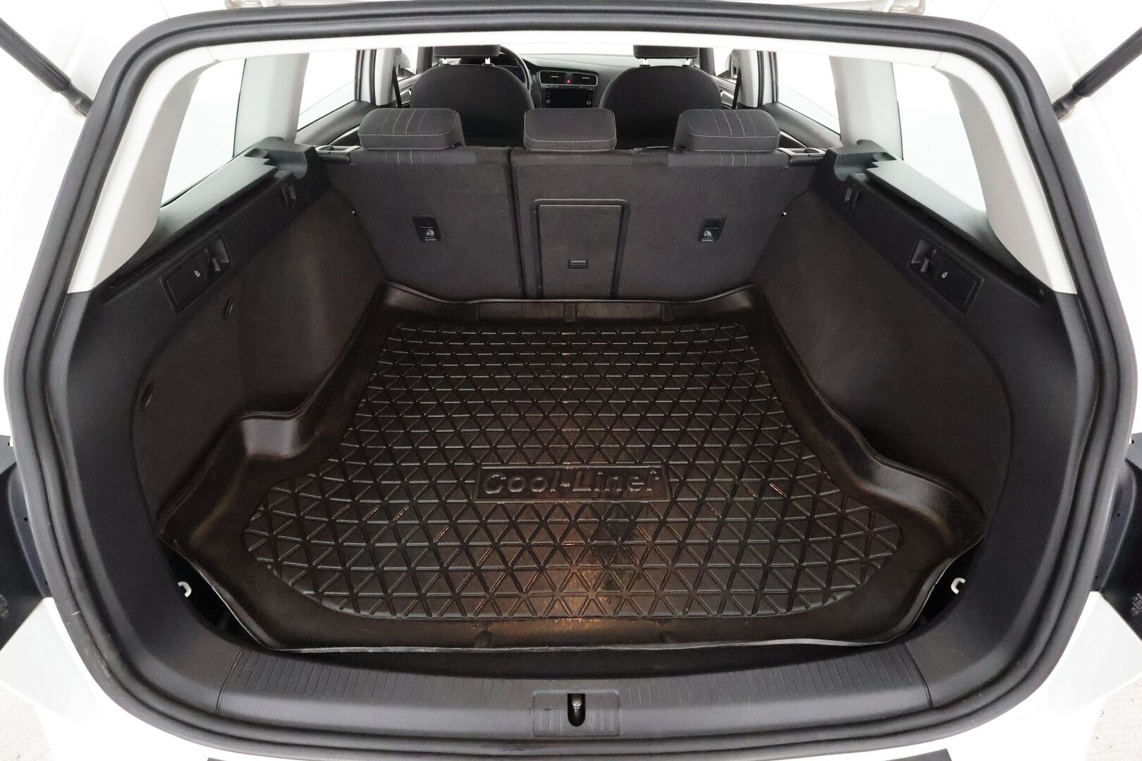 Volkswagen Golf 2018 2.0 TDI Variant Alltrack 110 kW 4MOTION DSG-automaatti Winter Edition * ACC / Webasto / Koukku / Digimittaristo * - KATSO MIHIN HINTAAN! / Suomi-auto / Juuri katsastettu / Kahdet renkaat OEM aluvantein / Mekatroniikka uusittu Viimeisin huolto 159tkm / Säntilliset huollot