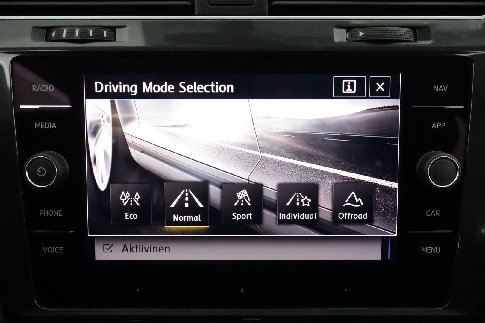 Volkswagen Golf 2018 2.0 TDI Variant Alltrack 110 kW 4MOTION DSG-automaatti Winter Edition * ACC / Webasto / Koukku / Digimittaristo * - KATSO MIHIN HINTAAN! / Suomi-auto / Juuri katsastettu / Kahdet renkaat OEM aluvantein / Mekatroniikka uusittu Viimeisin huolto 159tkm / Säntilliset huollot - HULLUT AVAJAISHULINAT KORKOTARJOUS 3,29 %