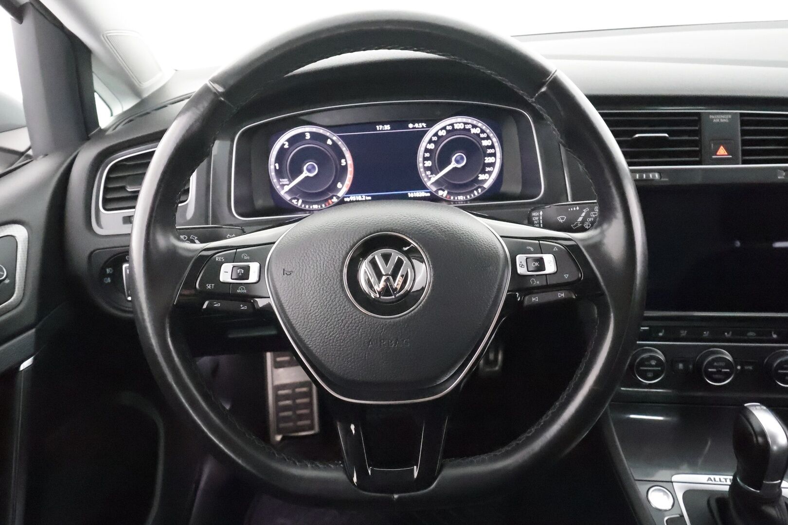 Volkswagen Golf 2018 2.0 TDI Variant Alltrack 110 kW 4MOTION DSG-automaatti Winter Edition * ACC / Webasto / Koukku / Digimittaristo * - KATSO MIHIN HINTAAN! / Suomi-auto / Juuri katsastettu / Kahdet renkaat OEM aluvantein / Mekatroniikka uusittu Viimeisin huolto 159tkm / Säntilliset huollot