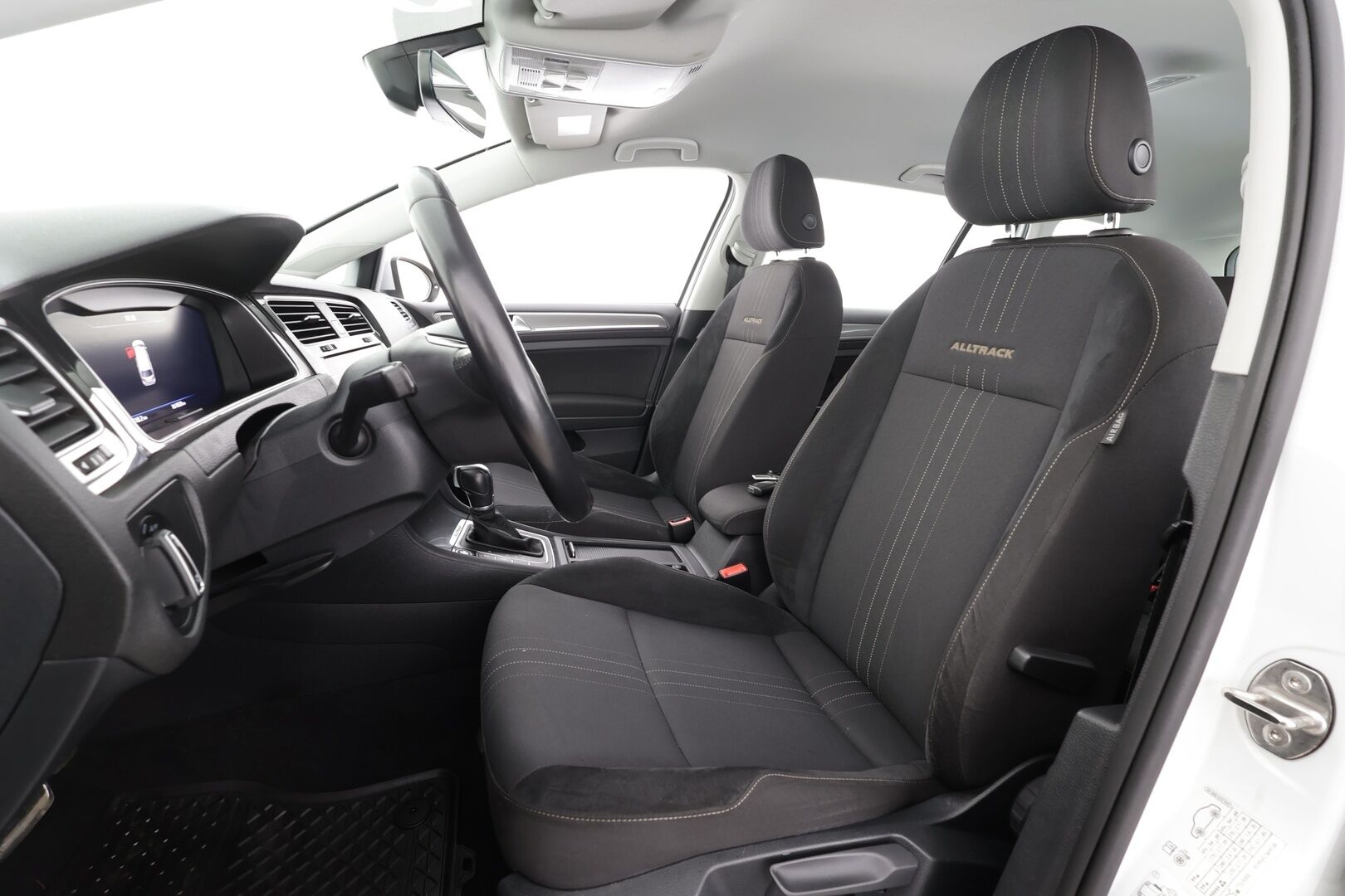 Volkswagen Golf 2018 Variant Alltrack 2,0 TDI 110 kW 4MOTION DSG-automaatti Winter Edition * ACC / Webasto / Koukku / Digimittaristo * - Suomi-auto / Juuri katsastettu / Kahdet renkaat OEM aluvantein / Mekatroniikka uusittu Viimeisin huolto 159tkm / Säntilliset huollot