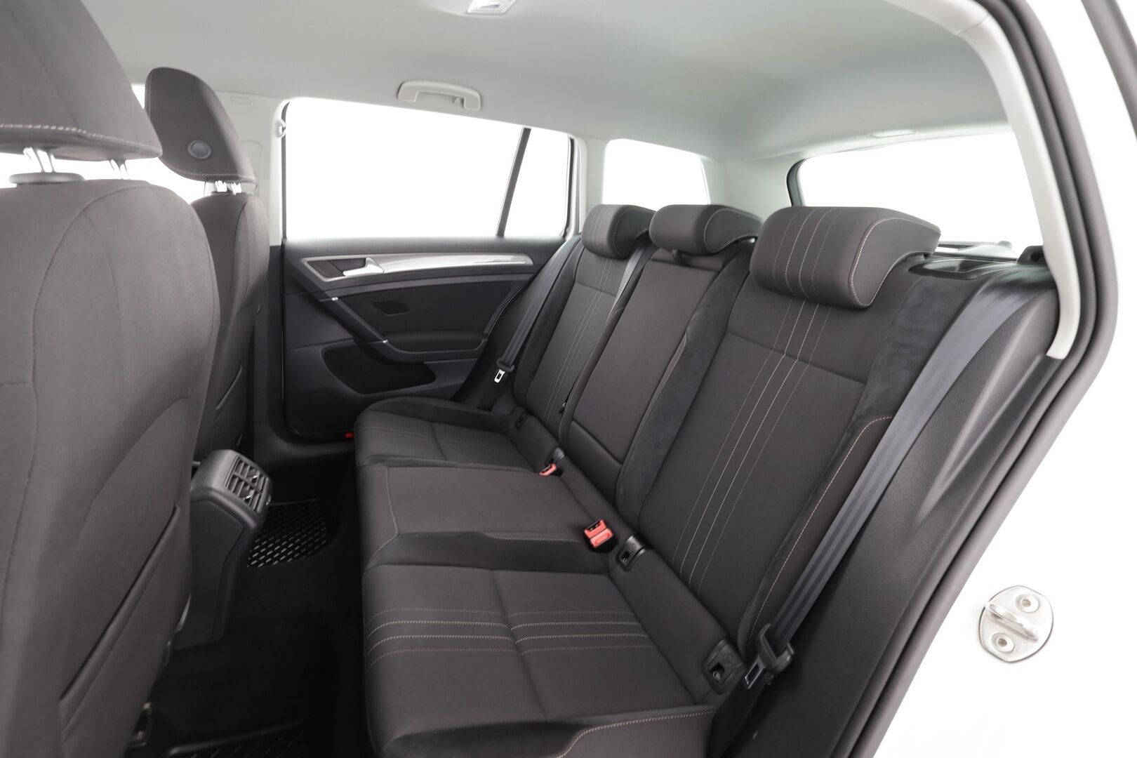 Volkswagen Golf 2018 2.0 TDI Variant Alltrack 110 kW 4MOTION DSG-automaatti Winter Edition * ACC / Webasto / Koukku / Digimittaristo * - KATSO MIHIN HINTAAN! / Suomi-auto / Juuri katsastettu / Kahdet renkaat OEM aluvantein / Mekatroniikka uusittu Viimeisin huolto 159tkm / Säntilliset huollot