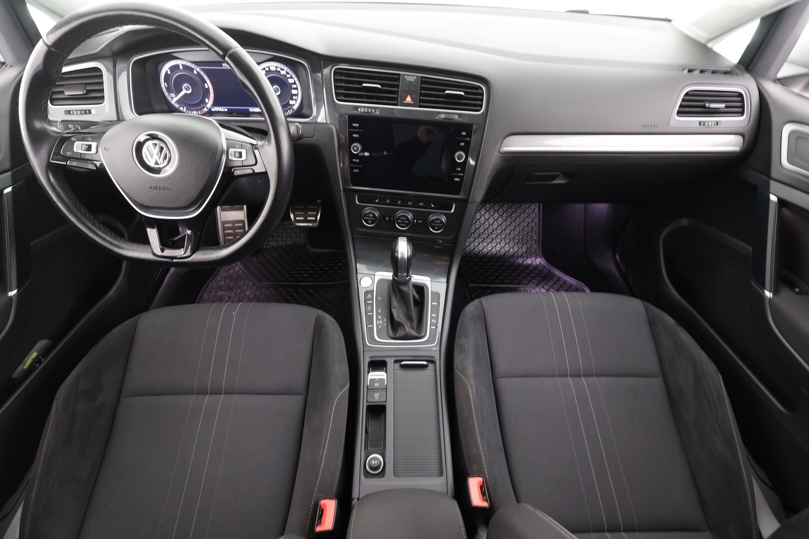 Volkswagen Golf 2018 2.0 TDI Variant Alltrack 110 kW 4MOTION DSG-automaatti Winter Edition * ACC / Webasto / Koukku / Digimittaristo * - KATSO MIHIN HINTAAN! / Suomi-auto / Juuri katsastettu / Kahdet renkaat OEM aluvantein / Mekatroniikka uusittu Viimeisin huolto 159tkm / Säntilliset huollot
