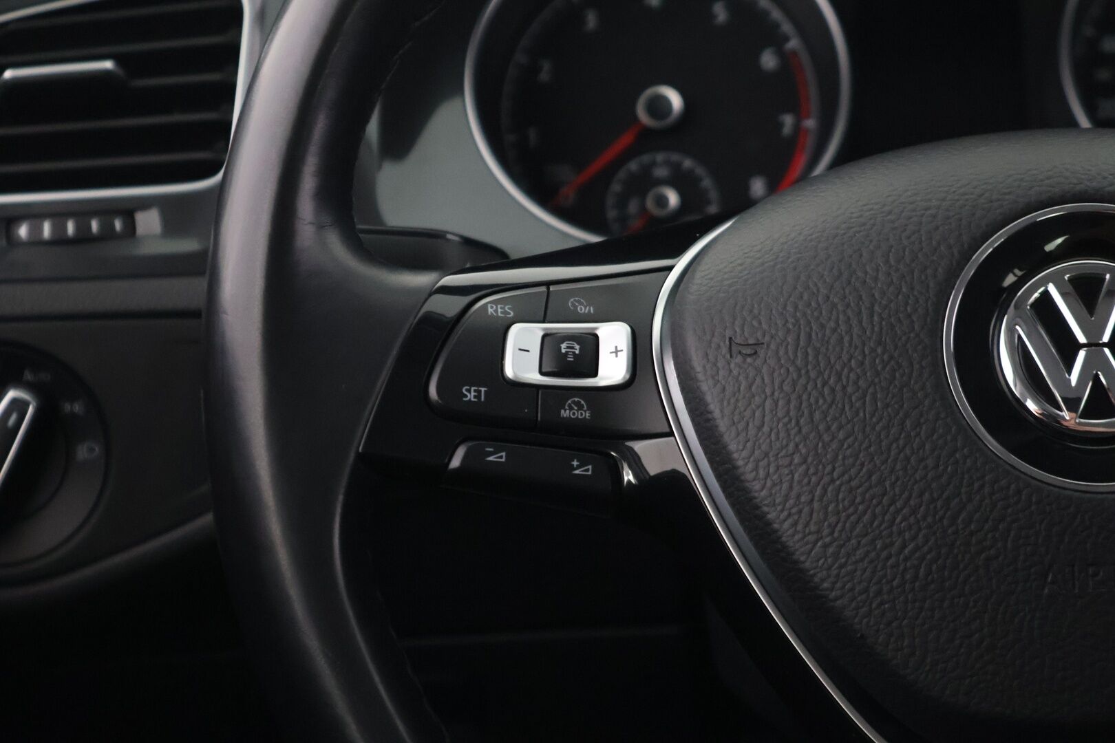 Volkswagen Golf 2018 Comfortline 1,5 TSI EVO 96 kW (130 hv) BLUEMOTION - ACC | P-Kamera | Apple & Android | Lohko+sisä | 2x Renkaat | Suomi-auto |