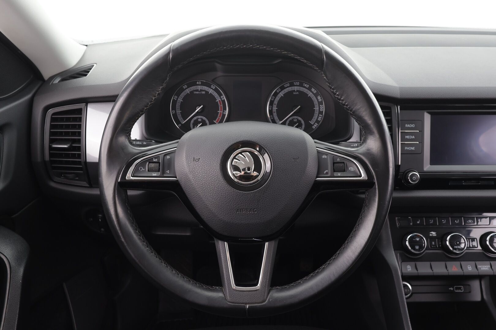 Skoda Kodiaq 2018 1,4 TSI Active * Webasto / Koukku / P.tutka / Vakkari / Bluetooth / Autohold / Apple&Android * - Suomi-auto / Kahdet renkaat aluvanteilla - HULLUT AVAJAISHULINAT KORKOTARJOUS 3,29 %