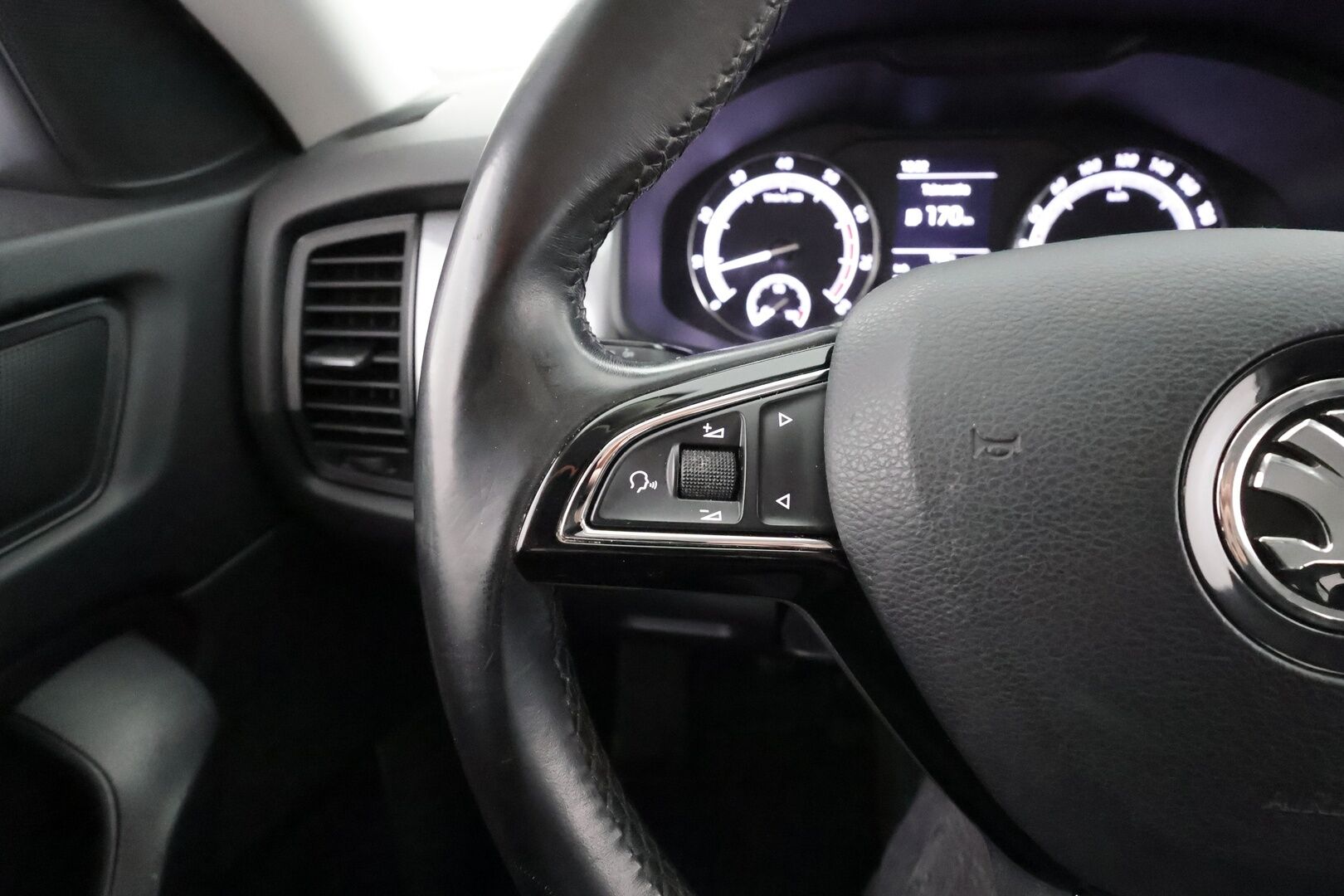 Skoda Kodiaq 2018 1,4 TSI Active * Webasto / Koukku / P.tutka / Vakkari / Bluetooth / Autohold / Apple&Android * - Suomi-auto / Kahdet renkaat aluvanteilla - HULLUT AVAJAISHULINAT KORKOTARJOUS 3,29 %