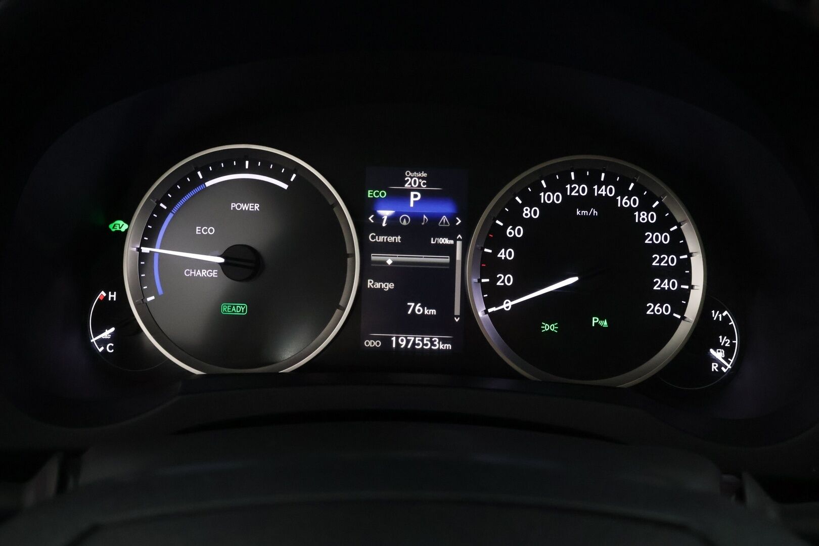 Lexus IS 2014 300h Comfort - *Merkkihuollettu / Bi- Xenon / Nahat / Lohkolämmitin / Navi*