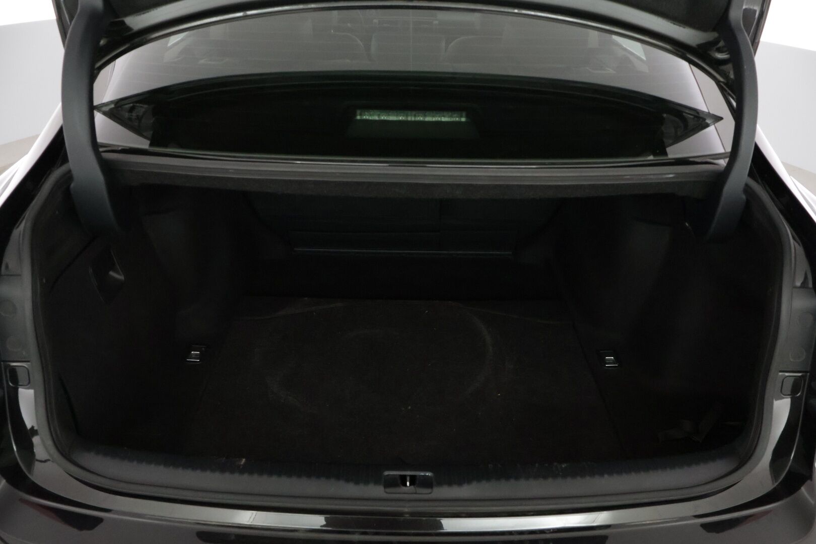 Lexus IS 2014 300h Comfort - *Merkkihuollettu / Bi- Xenon / Nahat / Lohkolämmitin / Navi*