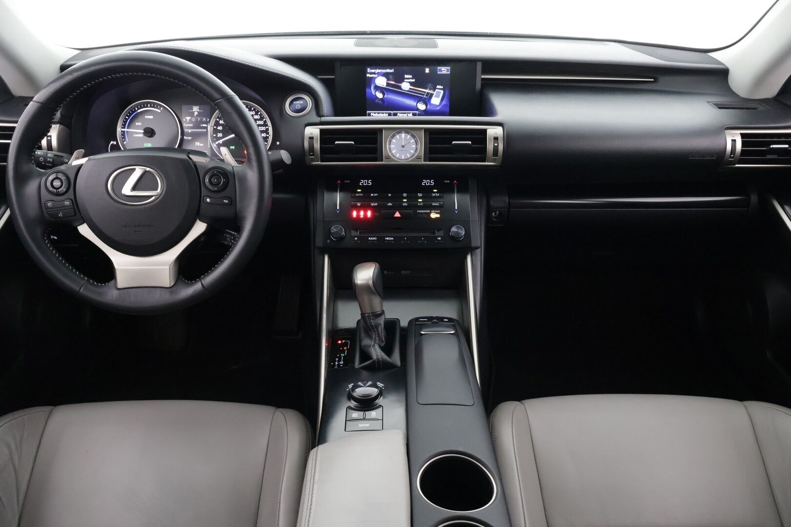 Lexus IS 2014 300h Comfort - *Merkkihuollettu / Bi- Xenon / Nahat / Lohkolämmitin / Navi*