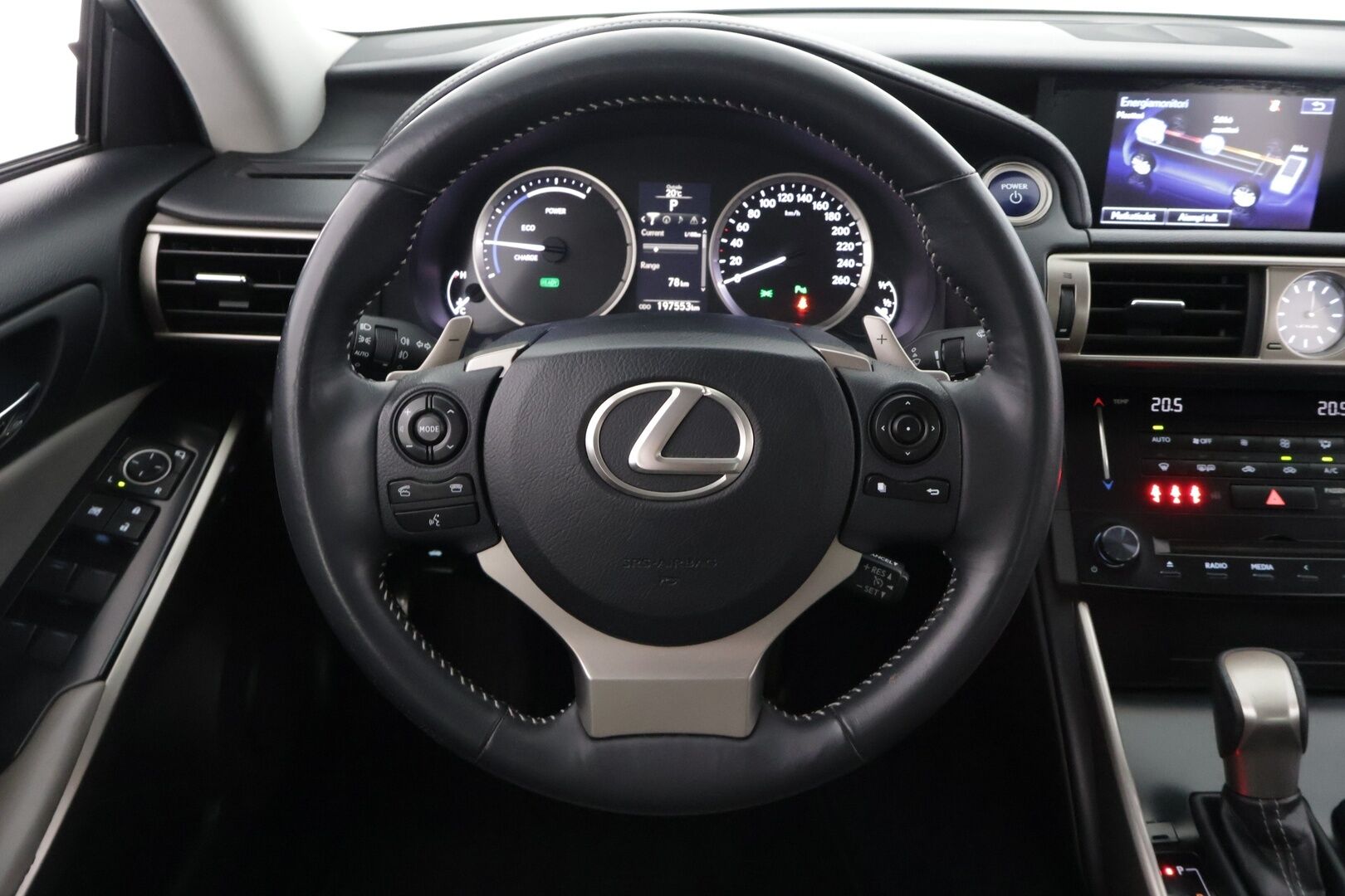 Lexus IS 2014 300h Comfort - *Merkkihuollettu / Bi- Xenon / Nahat / Lohkolämmitin / Navi*