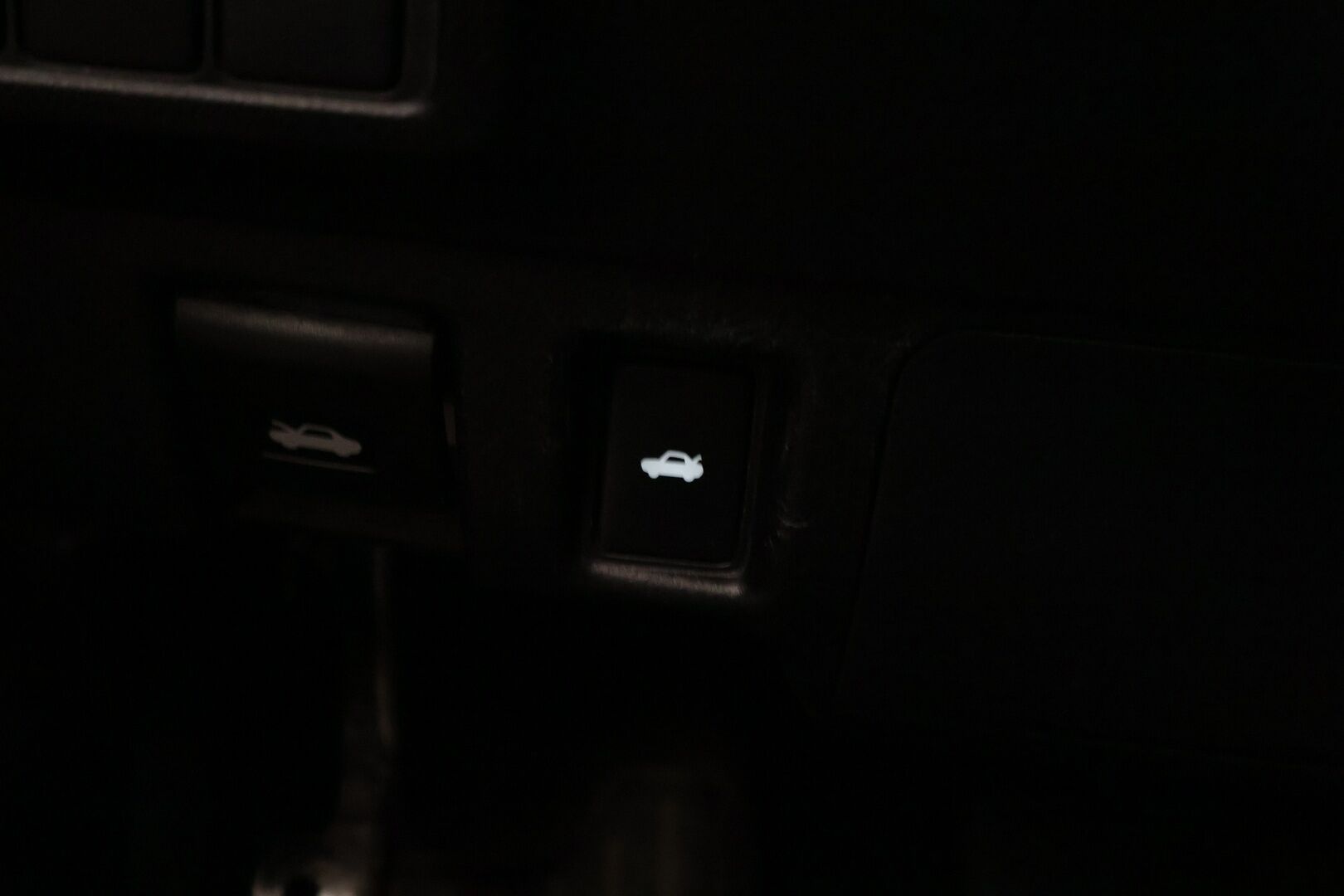 Lexus IS 2014 300h Comfort - *Merkkihuollettu / Bi- Xenon / Nahat / Lohkolämmitin / Navi*