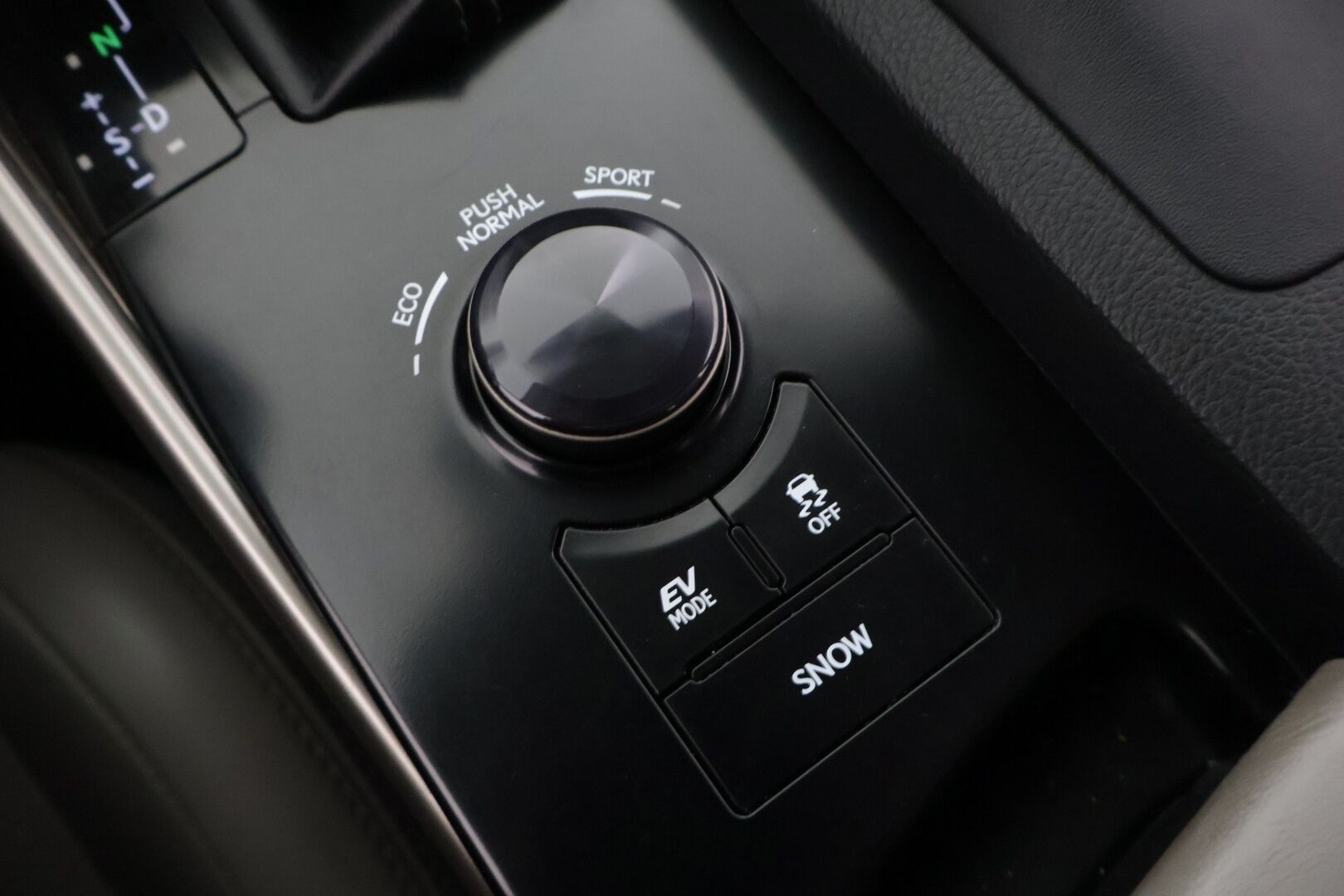 Lexus IS 2014 300h Comfort - *Merkkihuollettu / Bi- Xenon / Nahat / Lohkolämmitin / Navi*