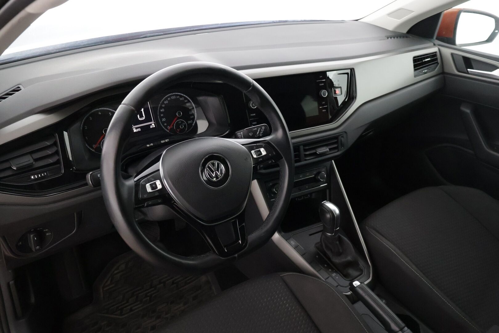 Volkswagen Polo 2018 Comfortline 1,0 TSI 70 kW (95 hv) DSG-automaatti * Adapt vakkari / P-Kamera / Sisätilalämmitin / AppleCarPlay & AndroidAuto * - *2x Hyvät renkaat omilla alumiinivanteilla / Paremmilla ajovaloilla!*