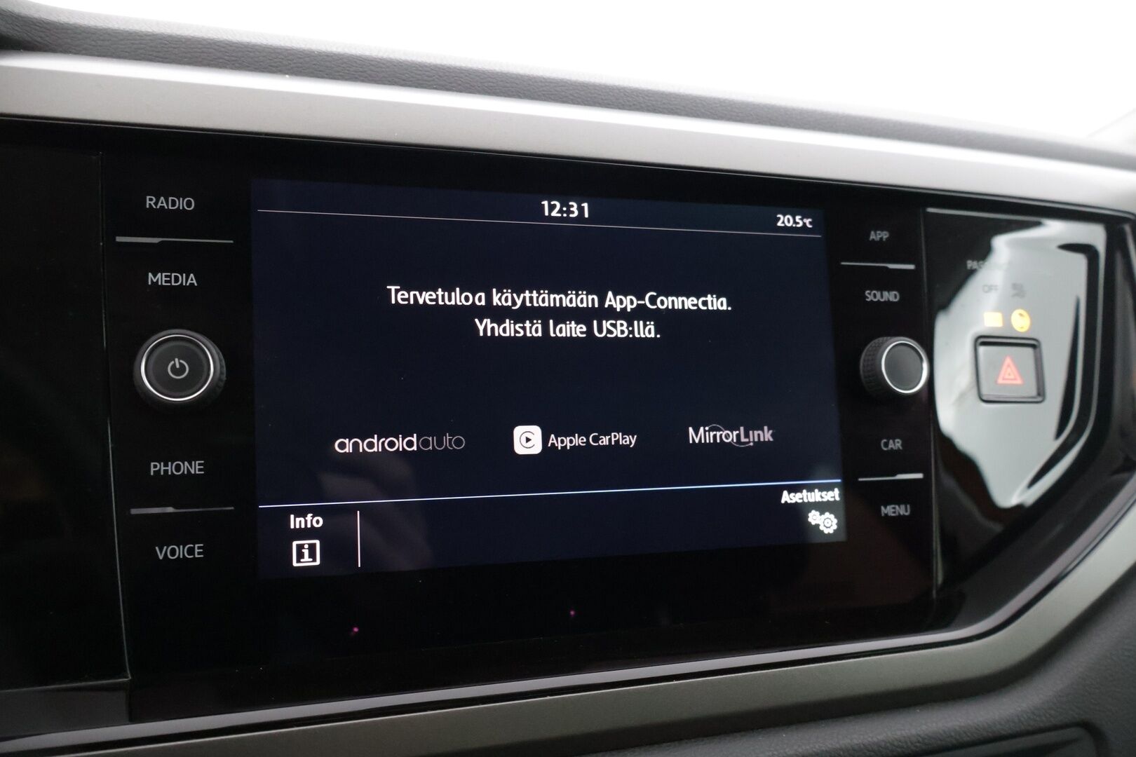 Volkswagen Polo 2018 Comfortline 1,0 TSI 70 kW (95 hv) DSG-automaatti * Adapt vakkari / P-Kamera / Sisätilalämmitin / AppleCarPlay & AndroidAuto * - *2x Hyvät renkaat omilla alumiinivanteilla / Paremmilla ajovaloilla!*