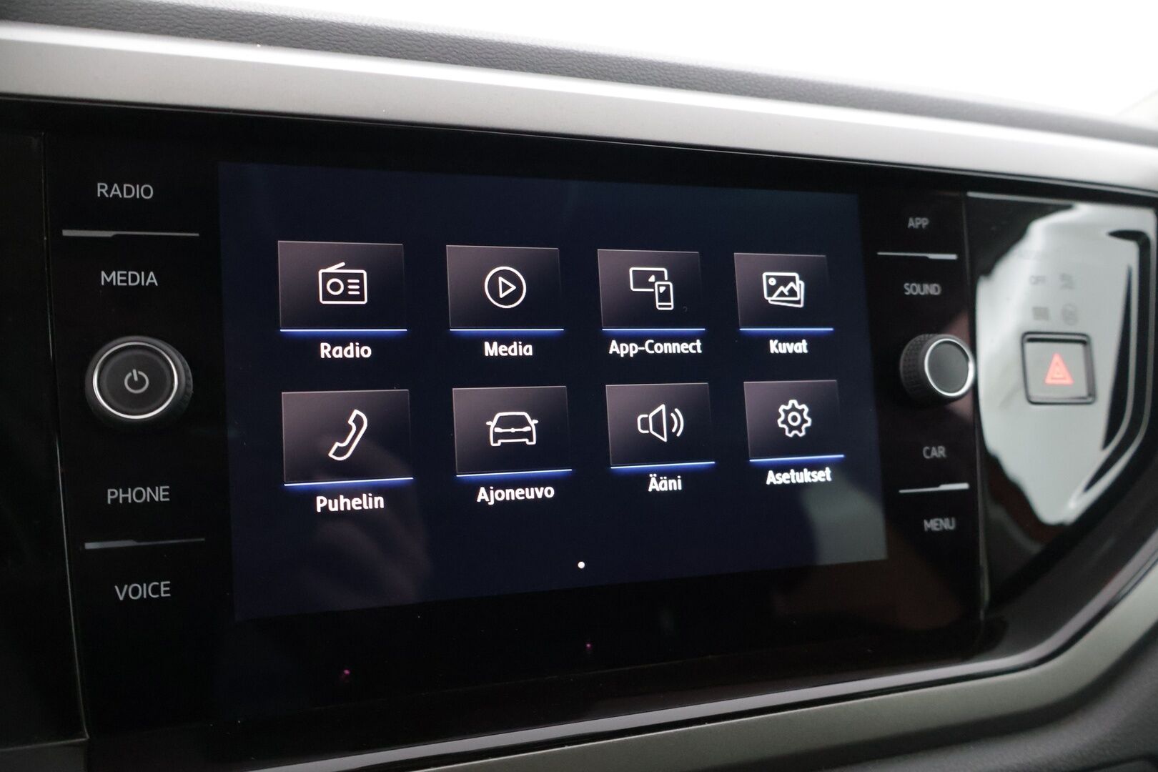 Volkswagen Polo 2018 Comfortline 1,0 TSI 70 kW (95 hv) DSG-automaatti * Adapt vakkari / P-Kamera / Sisätilalämmitin / AppleCarPlay & AndroidAuto * - *2x Hyvät renkaat omilla alumiinivanteilla / Paremmilla ajovaloilla!*