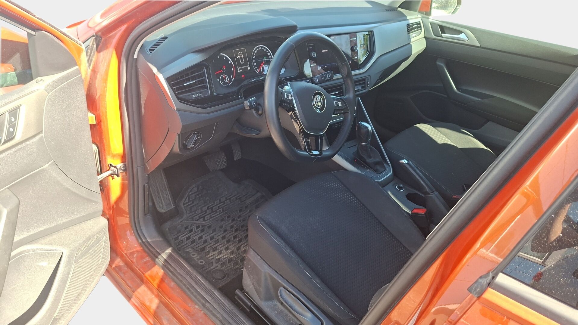 Volkswagen Polo 2018 Comfortline 1,0 TSI 70 kW (95 hv) DSG-automaatti * Adapt vakkari / P-Kamera / Sisätilalämmitin / AppleCarPlay & AndroidAuto * - *2x Hyvät renkaat omilla alumiinivanteilla / Paremmilla ajovaloilla!*