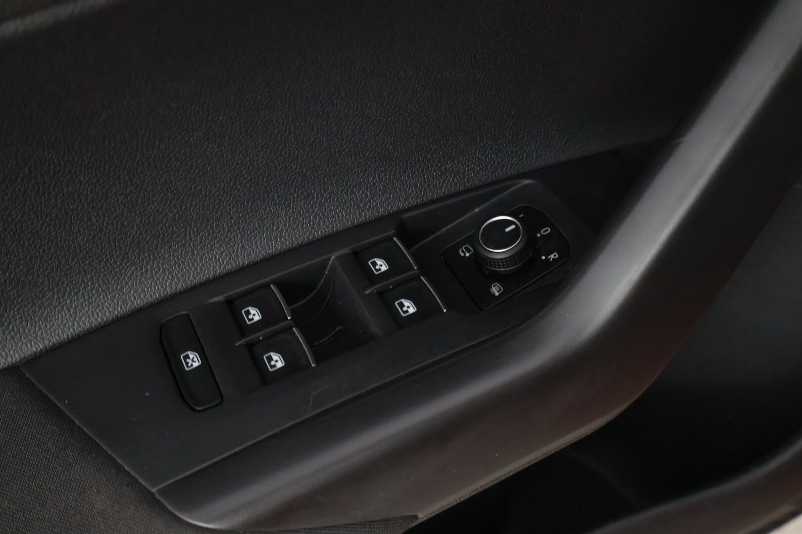 Volkswagen Polo 2018 Comfortline 1,0 TSI 70 kW (95 hv) DSG-automaatti * Adapt vakkari / P-Kamera / Sisätilalämmitin / AppleCarPlay & AndroidAuto * - *2x Hyvät renkaat omilla alumiinivanteilla / Paremmilla ajovaloilla!*