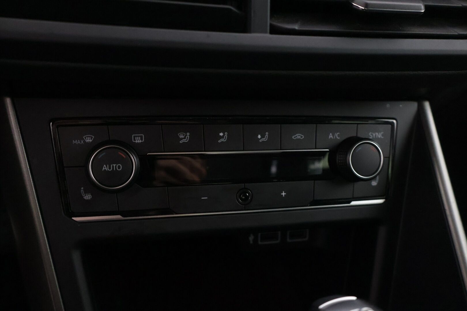 Volkswagen Polo 2018 Comfortline 1,0 TSI 70 kW (95 hv) DSG-automaatti * Adapt vakkari / P-Kamera / Sisätilalämmitin / AppleCarPlay & AndroidAuto * - *2x Hyvät renkaat omilla alumiinivanteilla / Paremmilla ajovaloilla!*