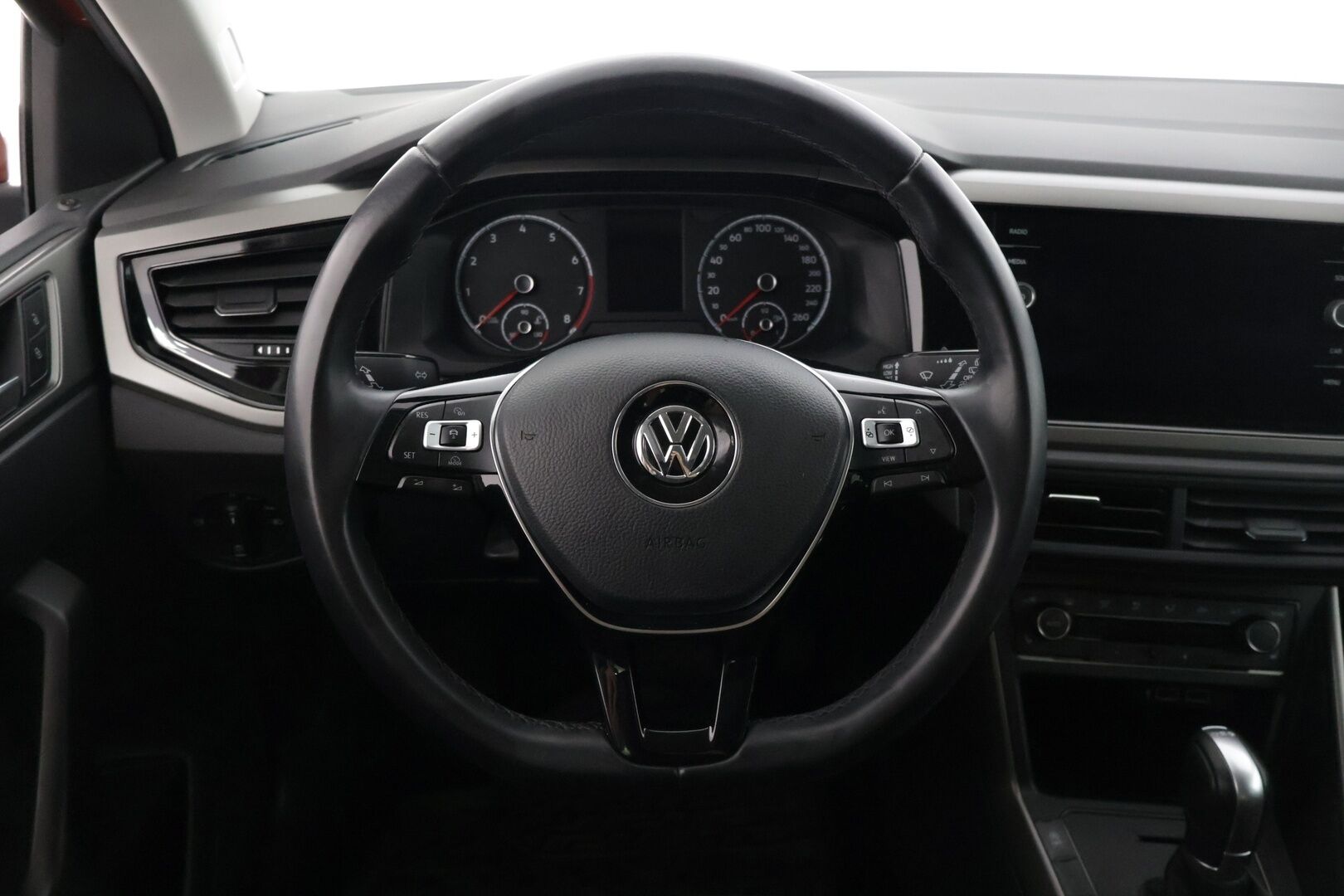 Volkswagen Polo 2018 Comfortline 1,0 TSI 70 kW (95 hv) DSG-automaatti * Adapt vakkari / P-Kamera / Sisätilalämmitin / AppleCarPlay & AndroidAuto * - *2x Hyvät renkaat omilla alumiinivanteilla / Paremmilla ajovaloilla!*