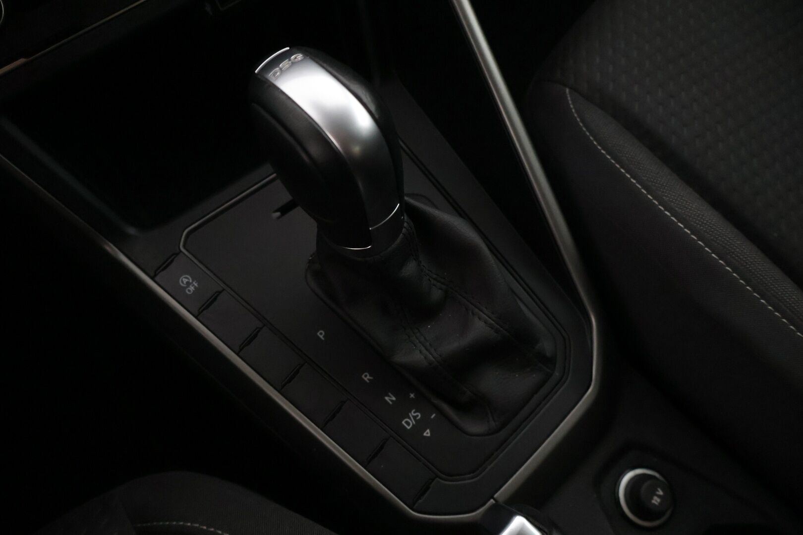 Volkswagen Polo 2018 Comfortline 1,0 TSI 70 kW (95 hv) DSG-automaatti * Adapt vakkari / P-Kamera / Sisätilalämmitin / AppleCarPlay & AndroidAuto * - *2x Hyvät renkaat omilla alumiinivanteilla / Paremmilla ajovaloilla!*