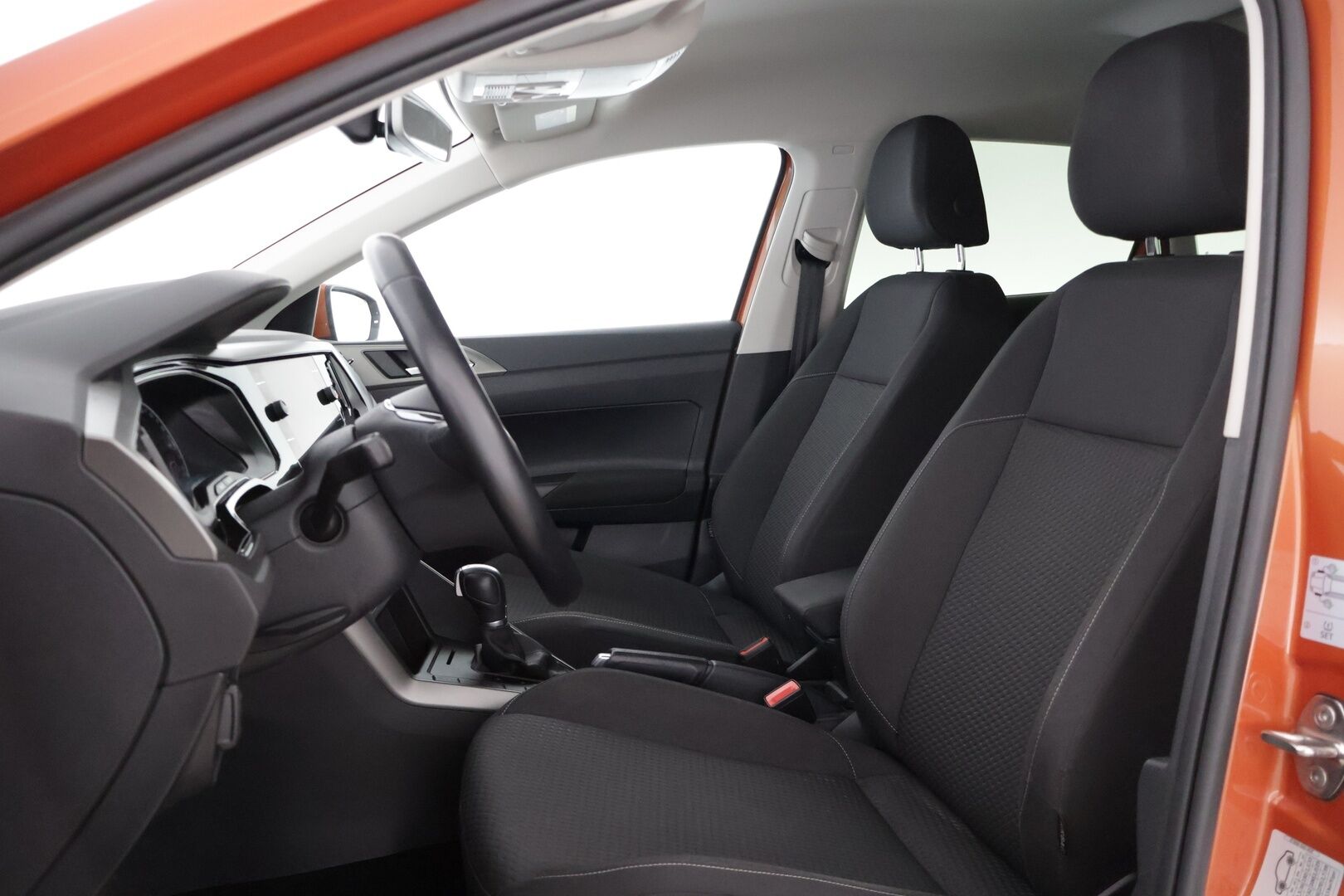 Volkswagen Polo 2018 Comfortline 1,0 TSI 70 kW (95 hv) DSG-automaatti * Adapt vakkari / P-Kamera / Sisätilalämmitin / AppleCarPlay & AndroidAuto * - *2x Hyvät renkaat omilla alumiinivanteilla / Paremmilla ajovaloilla!*