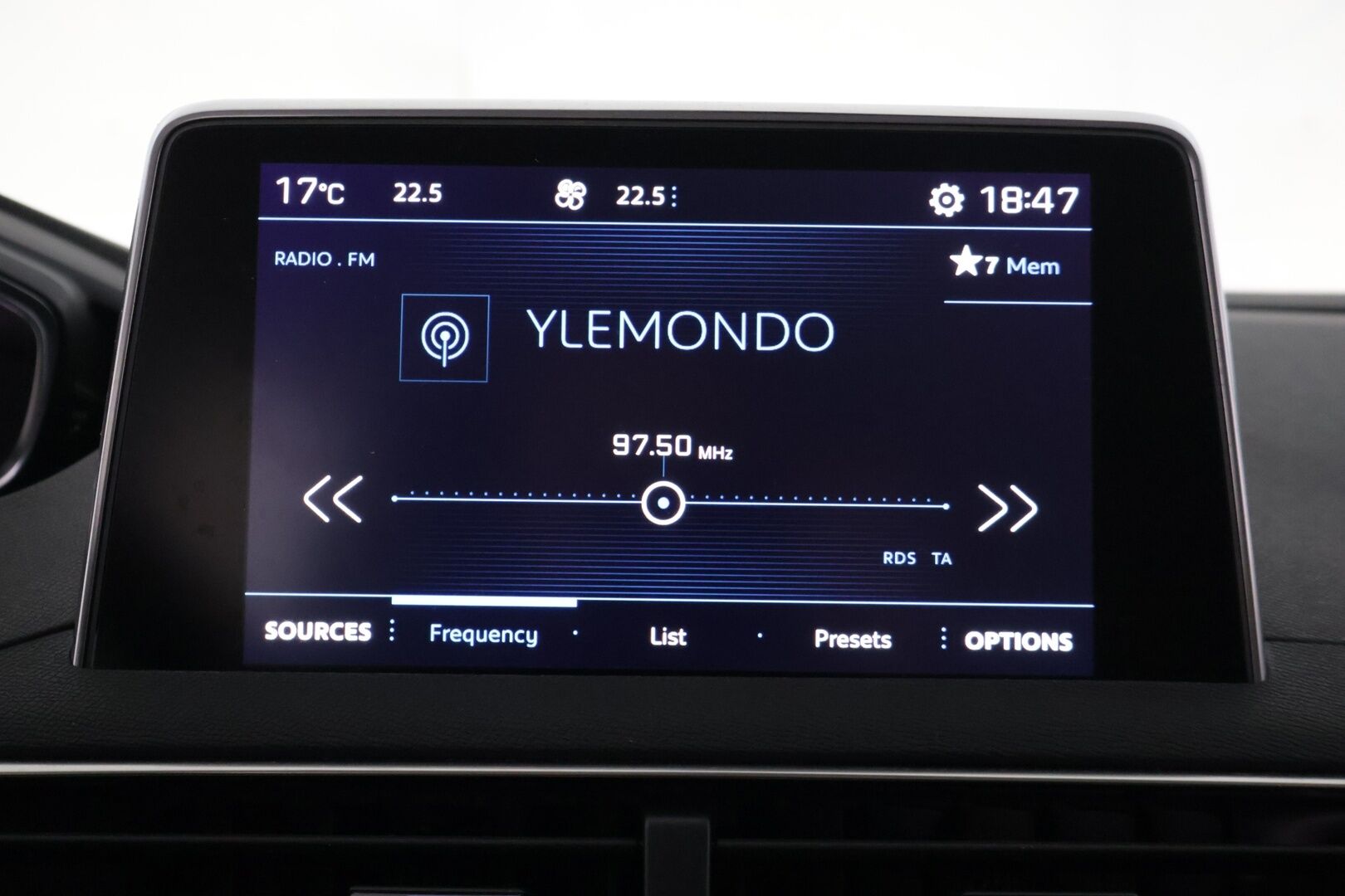 Peugeot 3008 2018 Active PureTech 130 Automaatti YritysOutlet - Myydään vain yrityksille - YritysOutlet - Myydään vain yrityksille